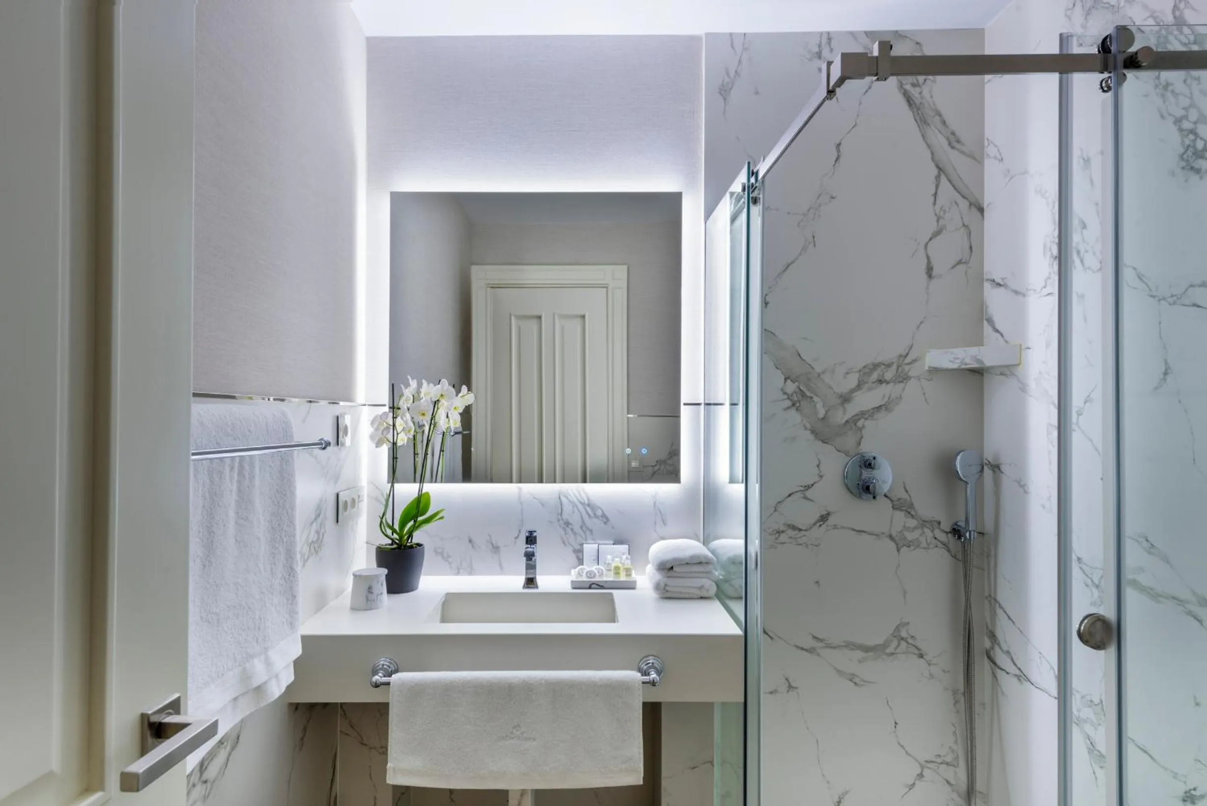 Toilet in Casa de Triana Luxury Suites by Casa del Poeta