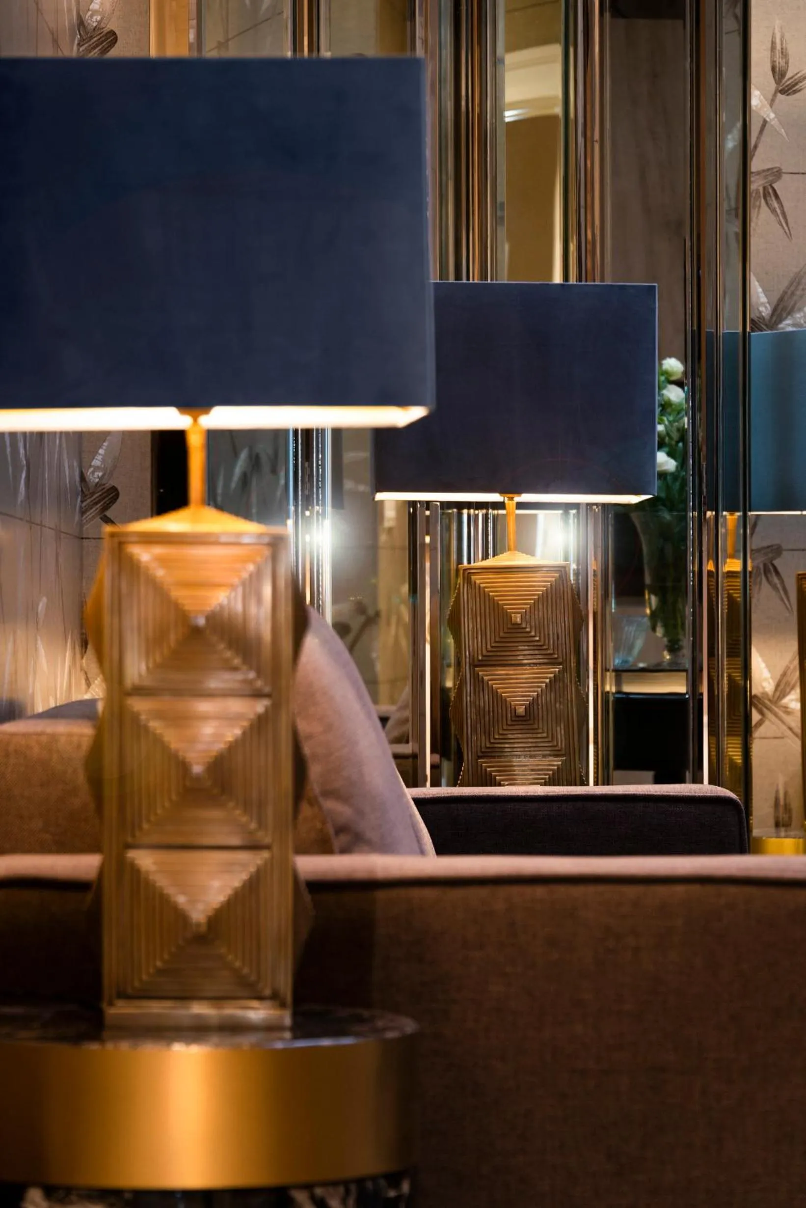 Communal lounge/ TV room in Casa de Triana Luxury Suites by Casa del Poeta