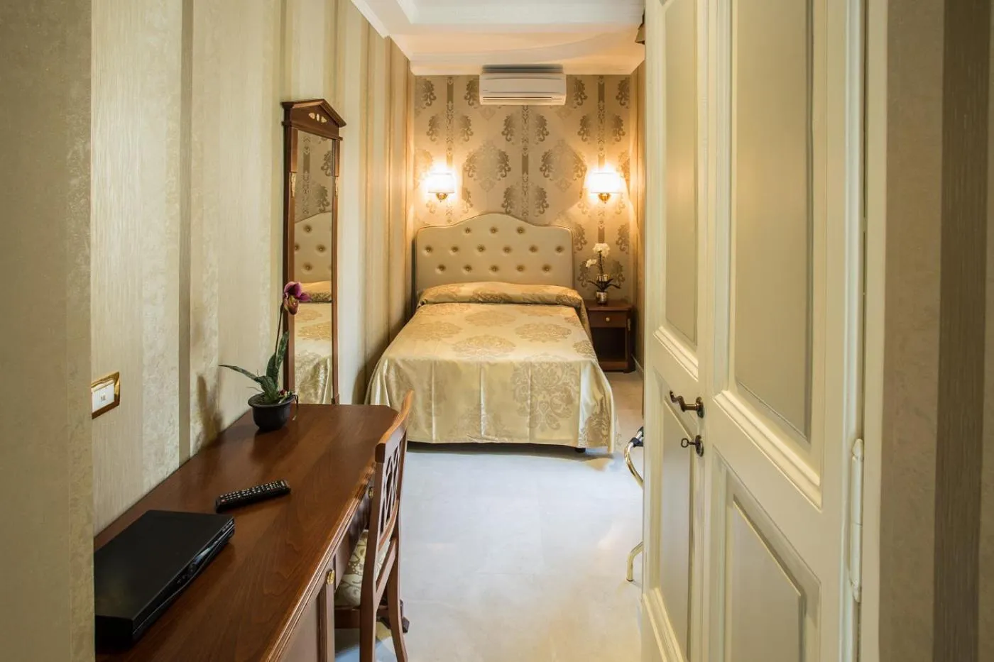 Bed in Navona Queen Rooftop