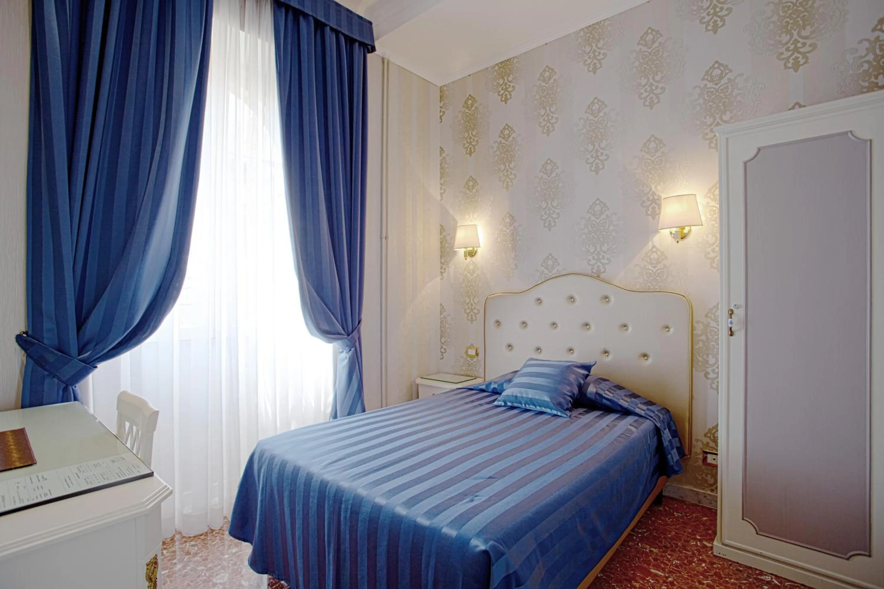 Decorative detail, Bed in Navona Queen Rooftop