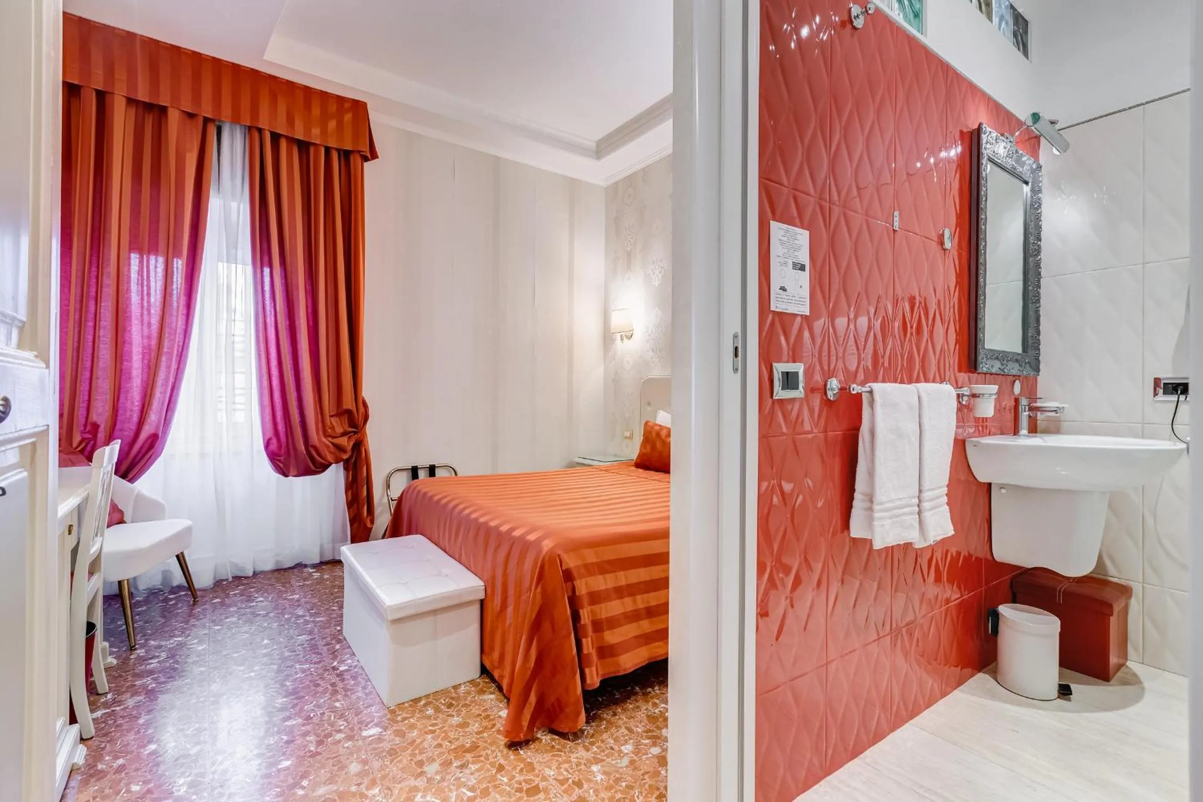 Photo of the whole room, Bed in Navona Queen Rooftop