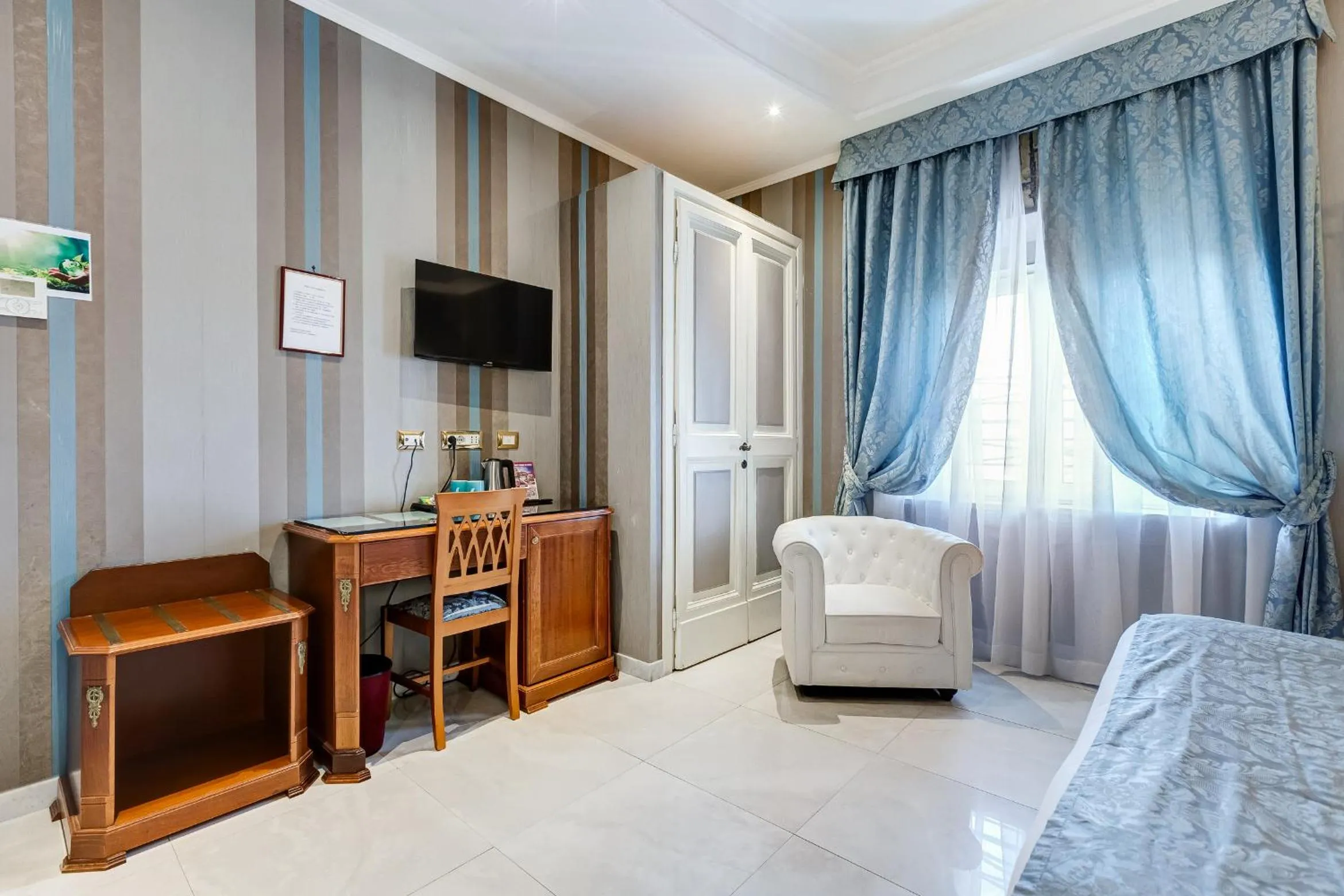 Photo of the whole room, Bed in Navona Queen Rooftop