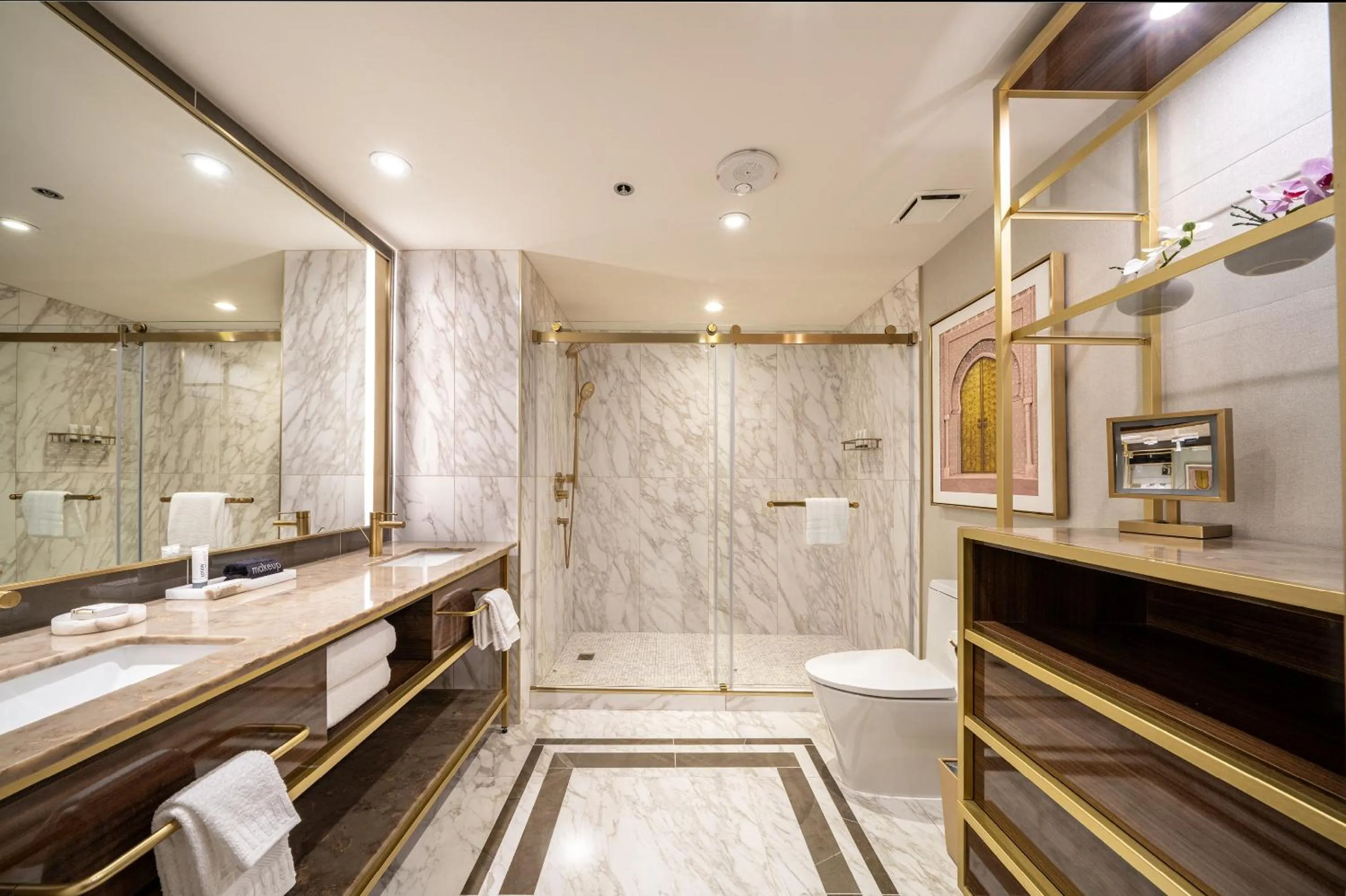 Shower in SAHARA Las Vegas