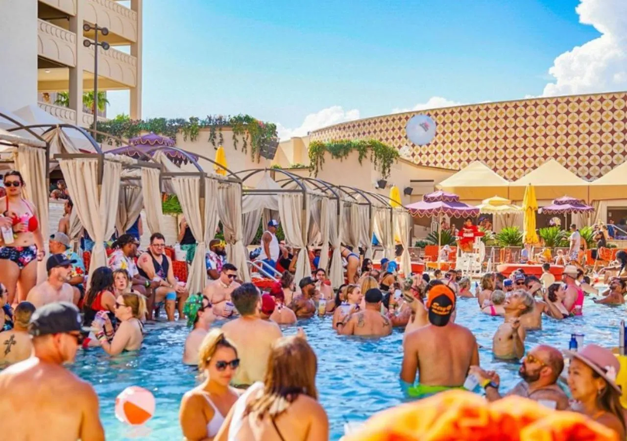 Swimming pool in SAHARA Las Vegas