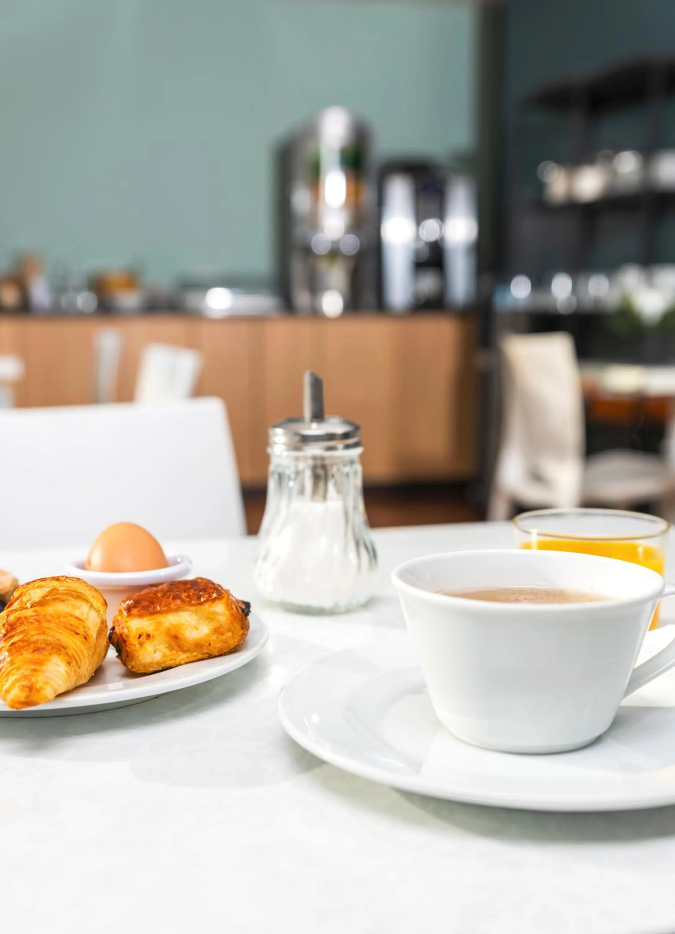 Buffet breakfast in Ténéo Apparthotel Talence - Centre