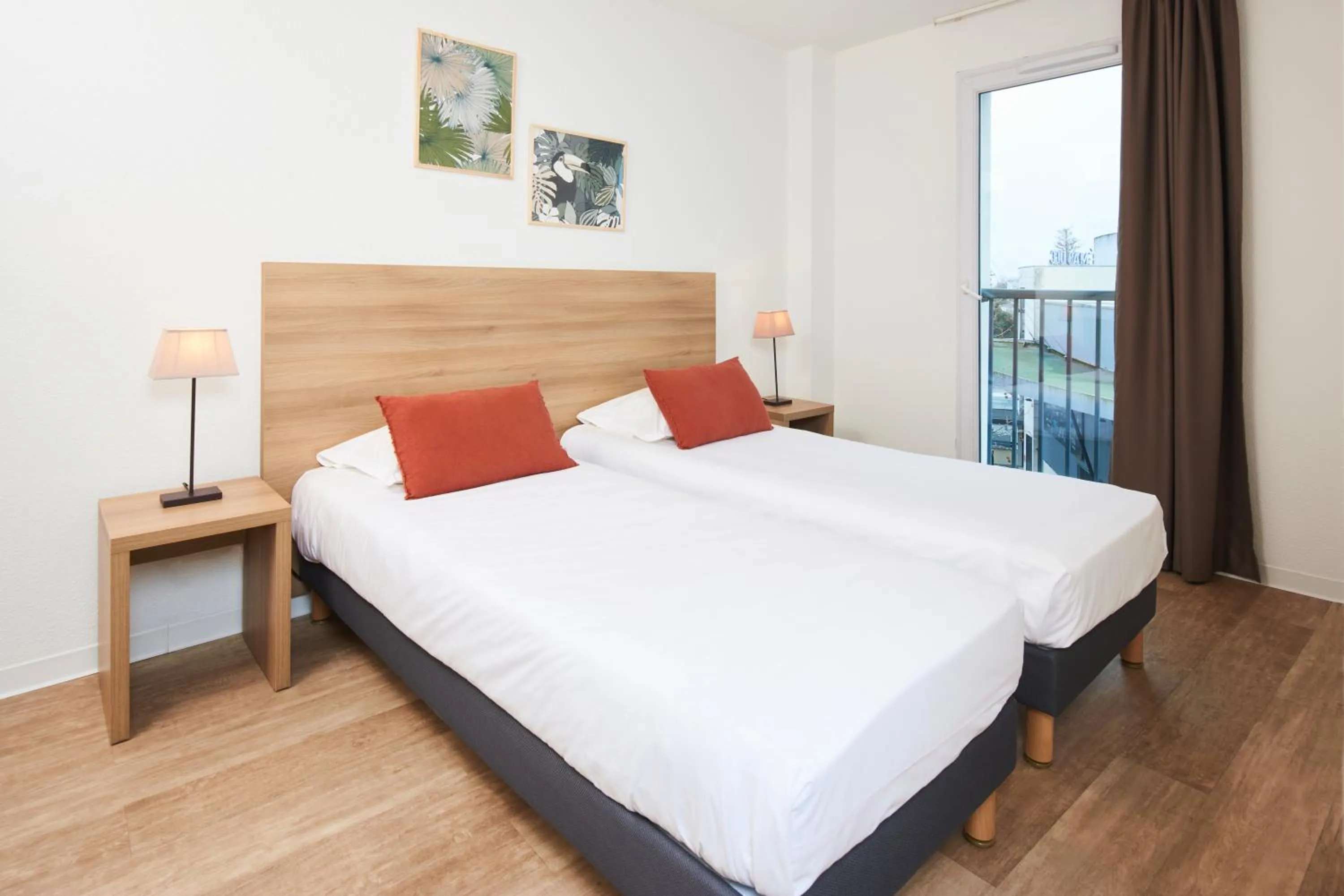 Bed in Ténéo Apparthotel Talence - Centre