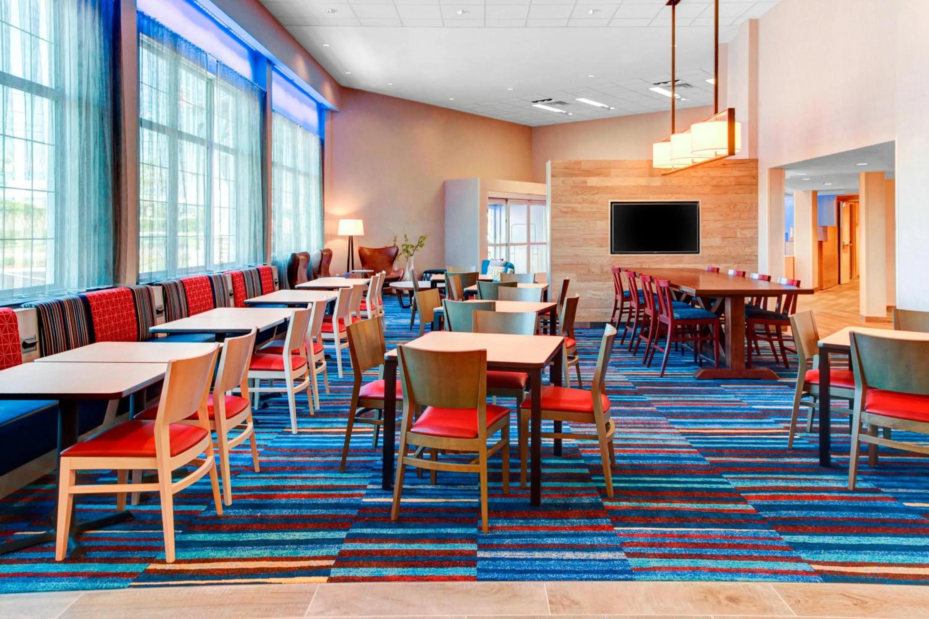 Breakfast in Fairfield Inn & Suites by Marriott Cape Cod Hyannis