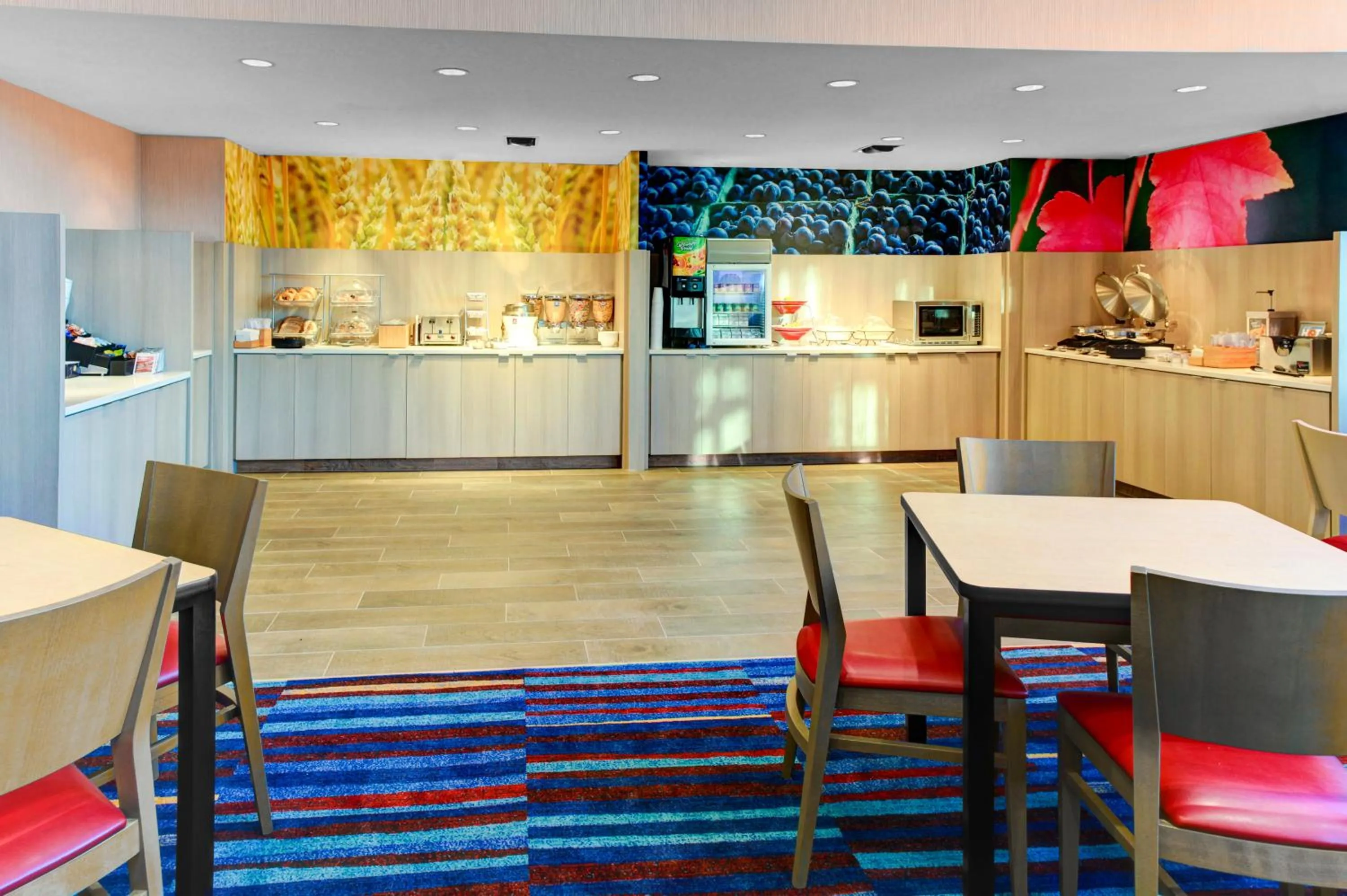 Breakfast in Fairfield Inn & Suites by Marriott Cape Cod Hyannis