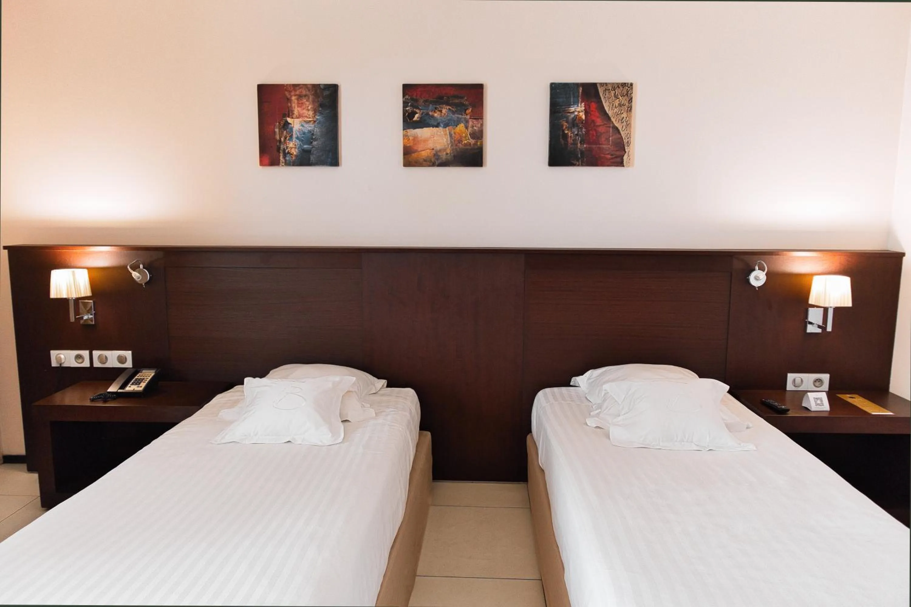 Bedroom, Bed in Terrou-Bi