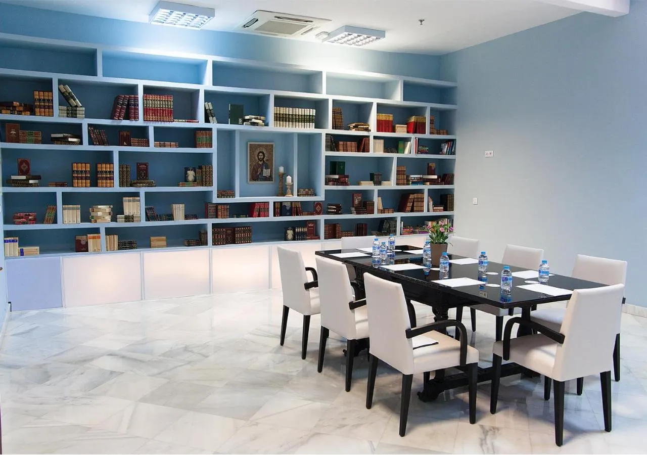 Communal lounge/ TV room in Hotel Boutique Convento Cádiz