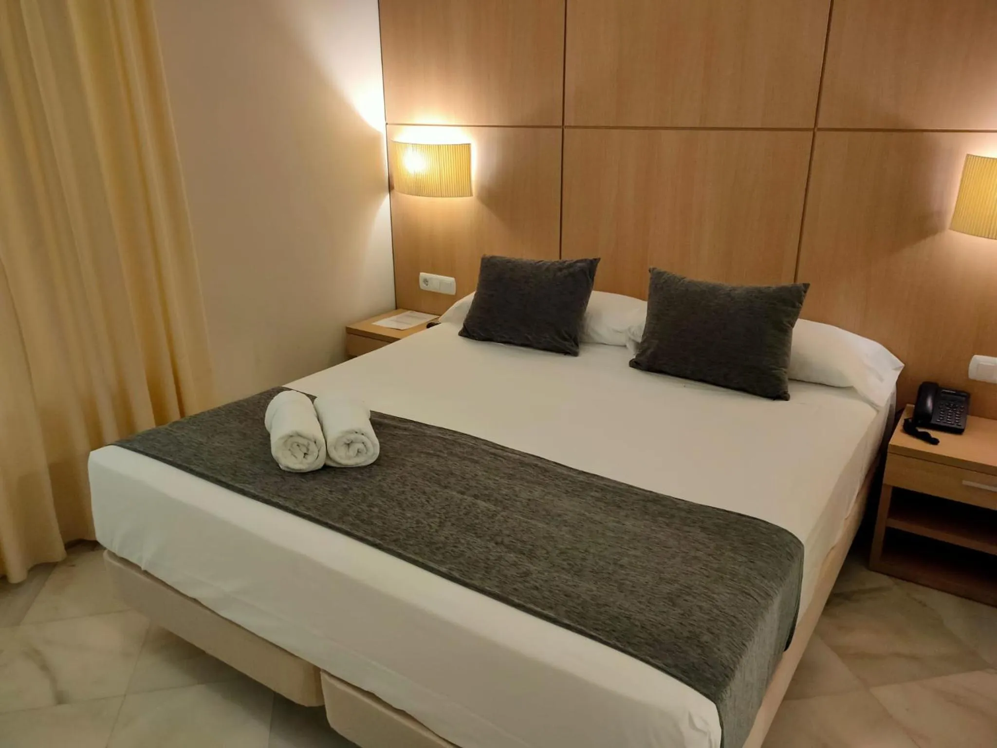 Photo of the whole room, Bed in Hotel Boutique Convento Cádiz