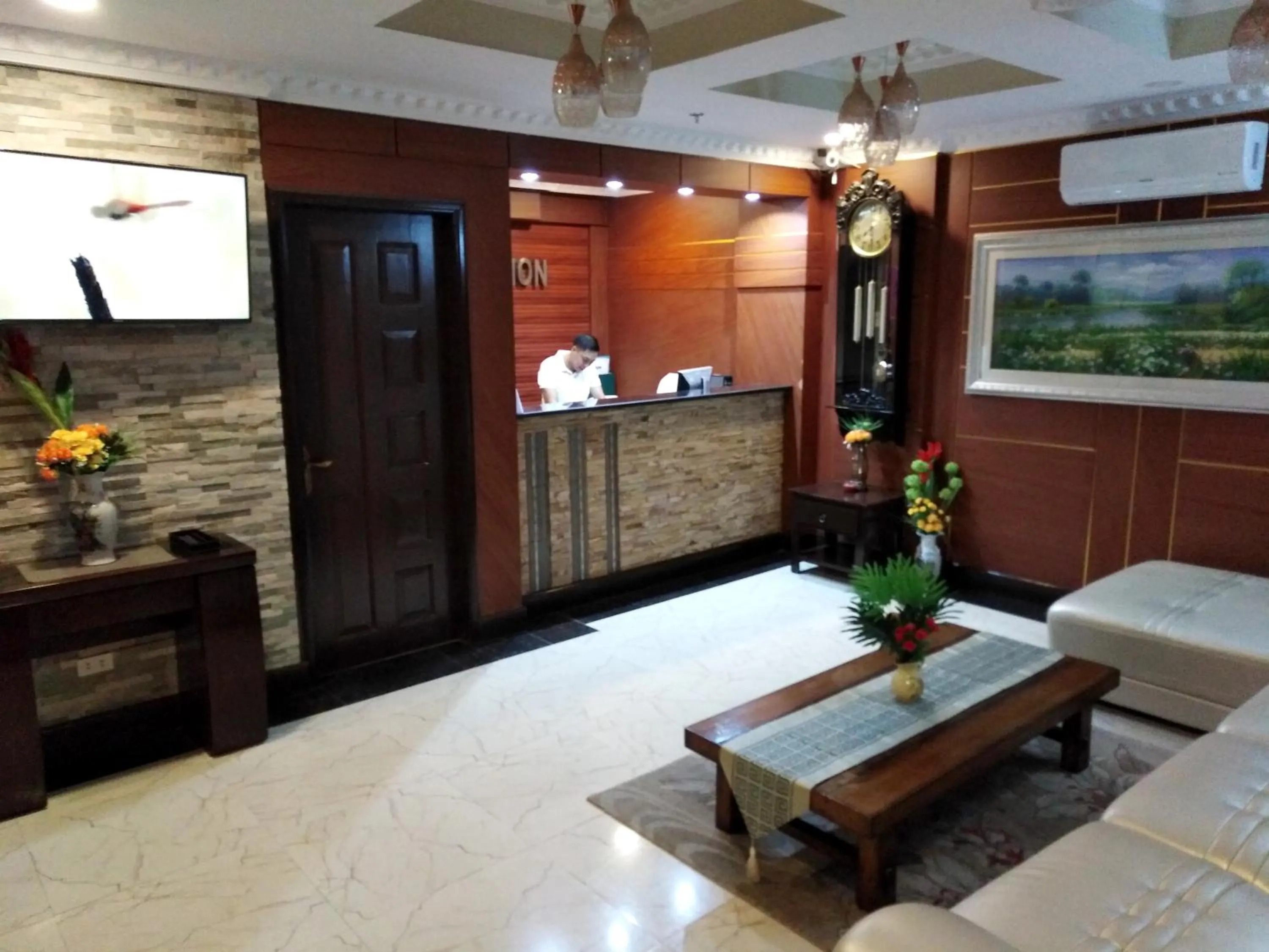 Lobby or reception in Venezia Suites Hotel Iloilo