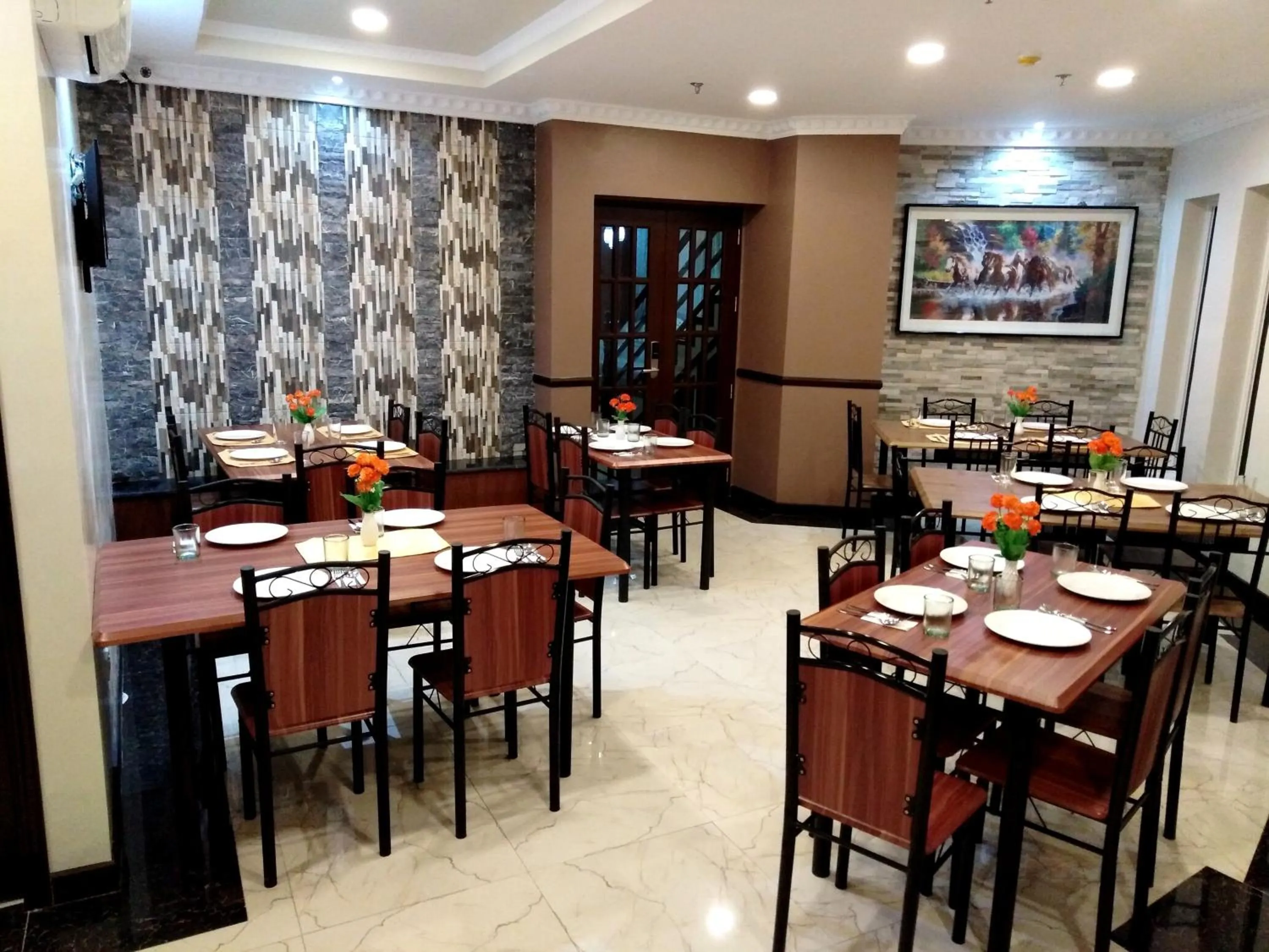 Restaurant/places to eat in Venezia Suites Hotel Iloilo