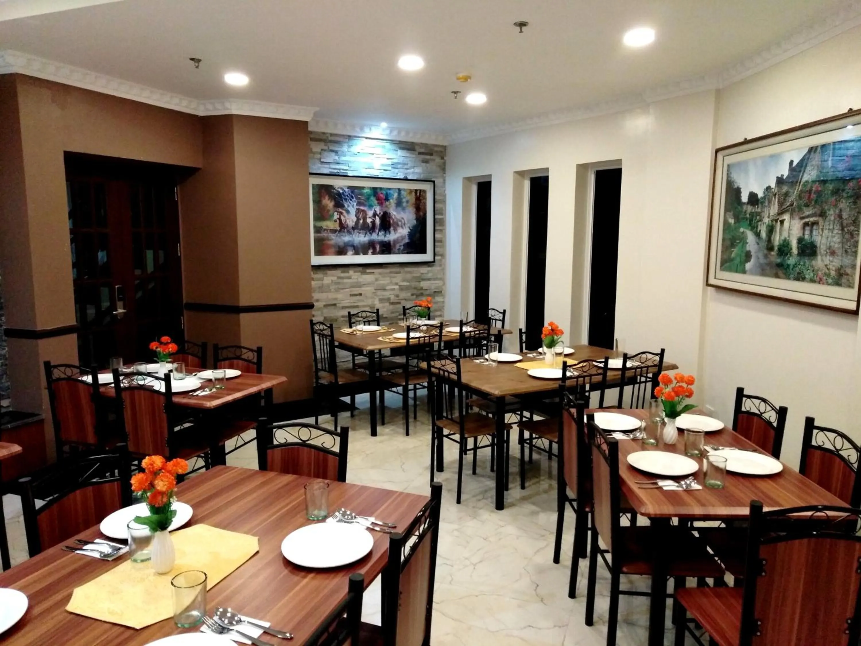 Restaurant/places to eat in Venezia Suites Hotel Iloilo