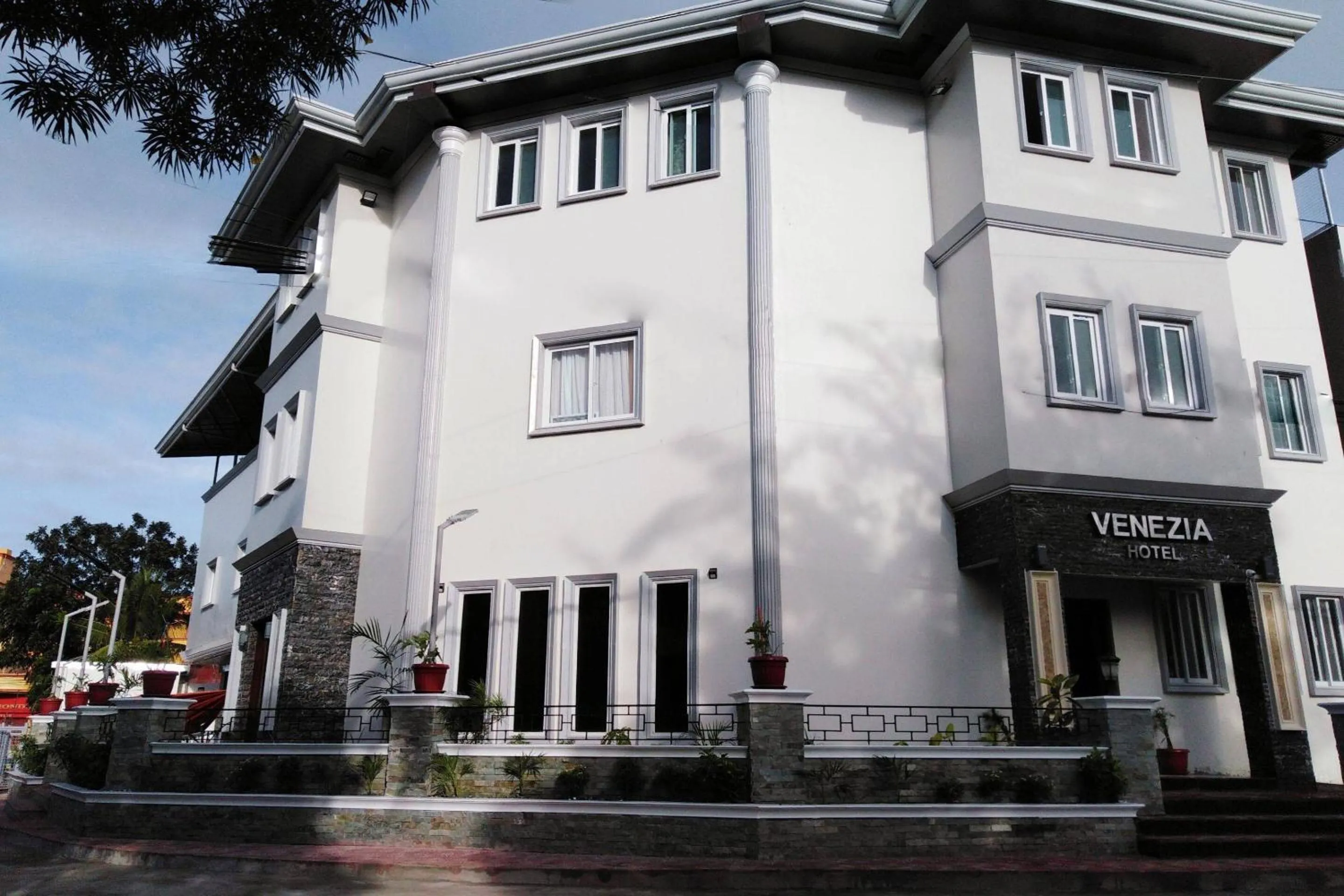 Property building in Venezia Suites Hotel Iloilo