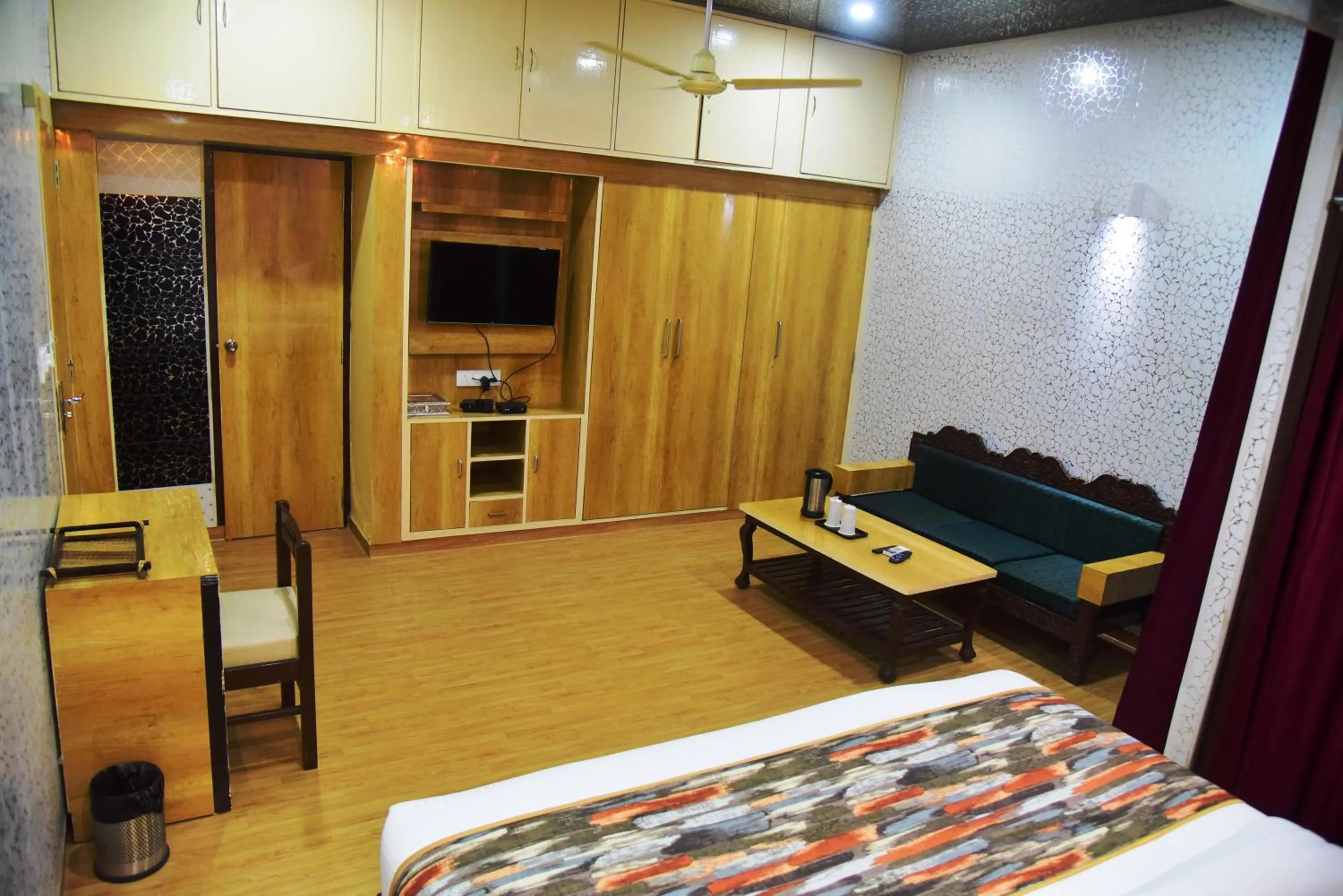 Photo of the whole room in Hotel Bamboo Castle