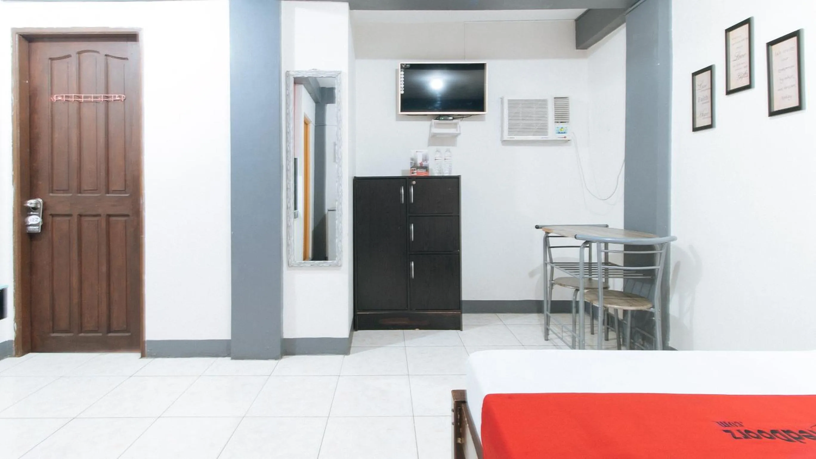 Bed in RedDoorz at A&F C5 Pinagsama Taguig