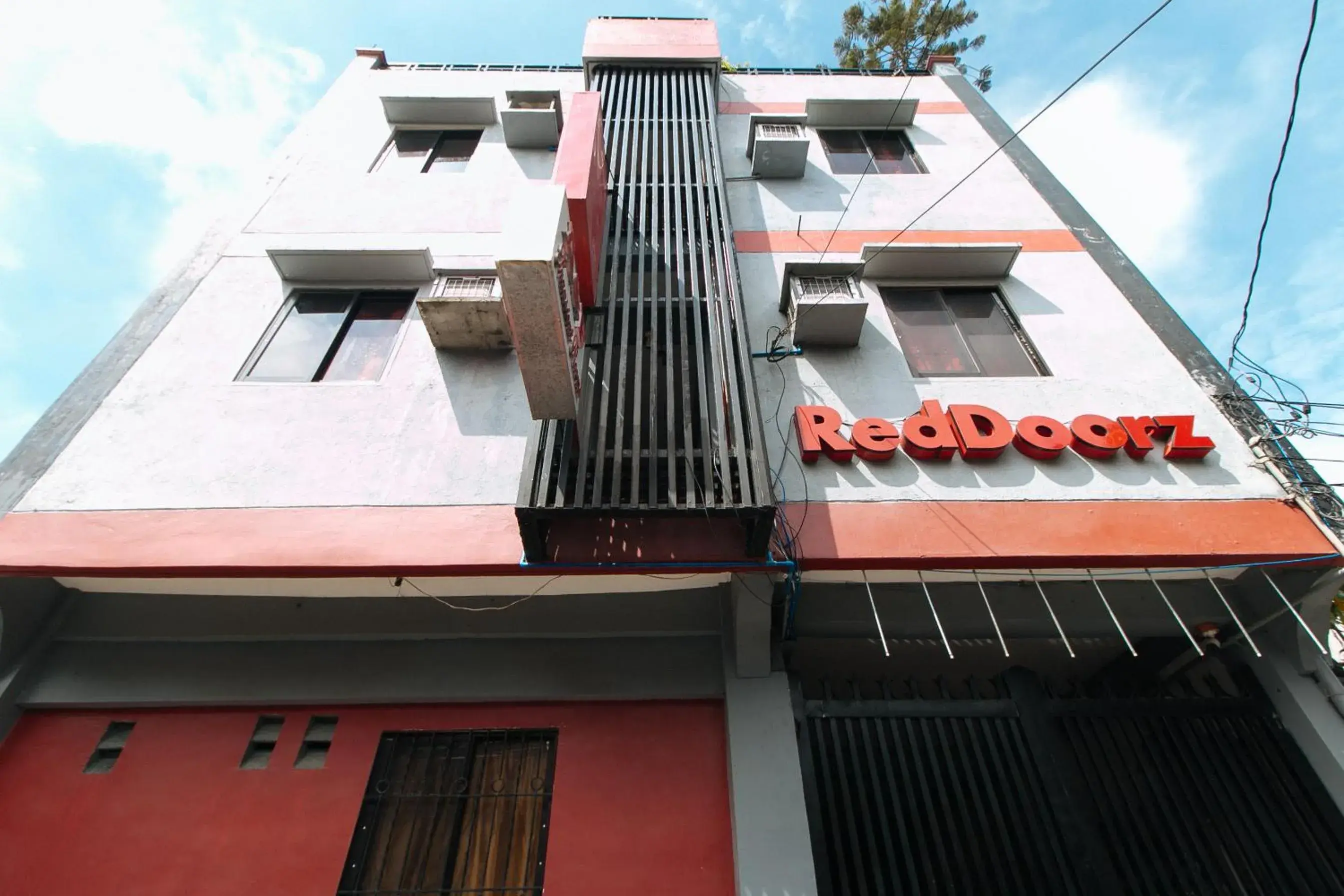 Property Building in RedDoorz A&F C5 Pinagsama Taguig - Vaccinated Staff Property Building in RedDoorz A&F C5 Pinagsama Taguig - Vaccinated Staff