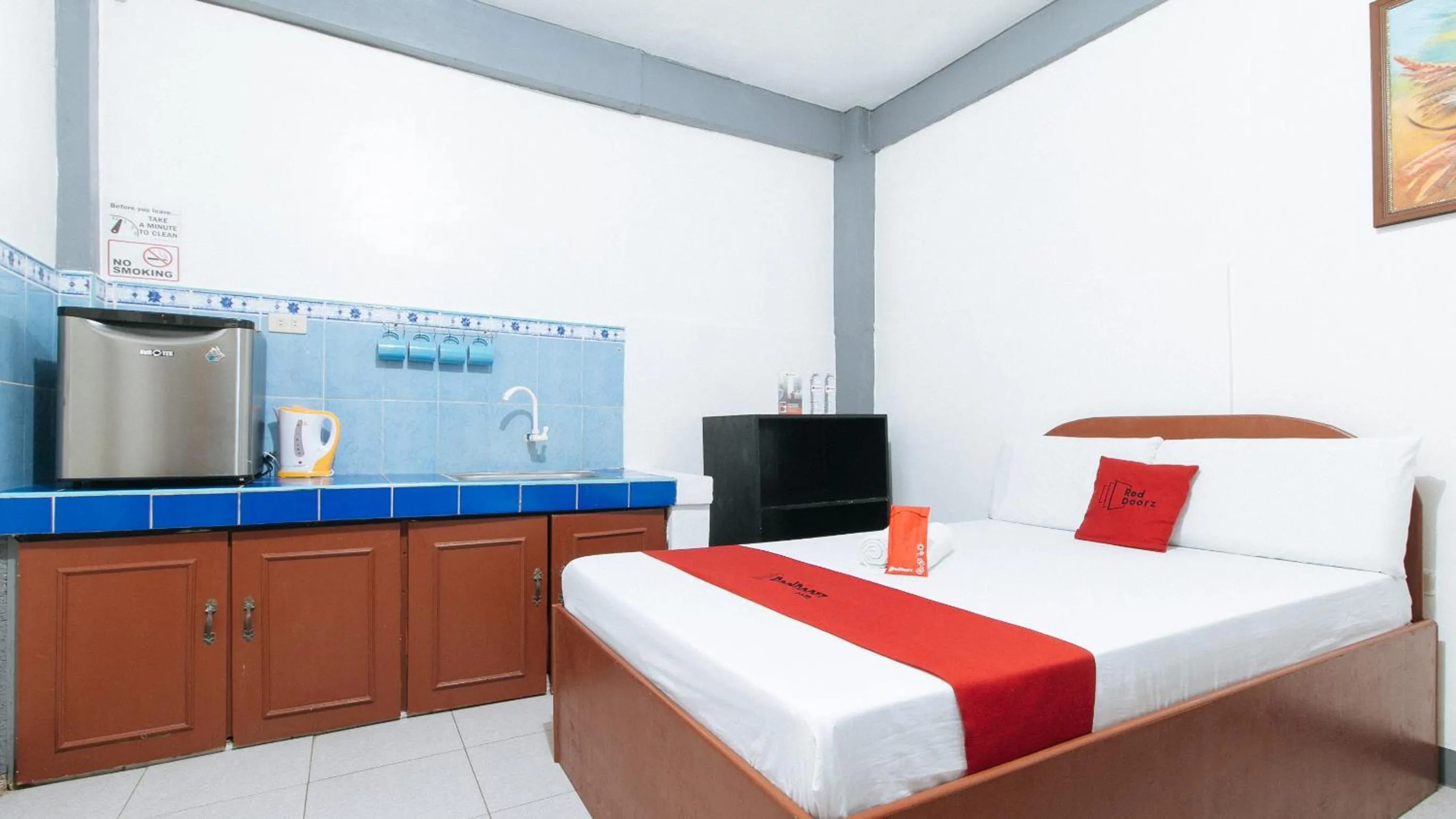 Bed in RedDoorz at A&F C5 Pinagsama Taguig