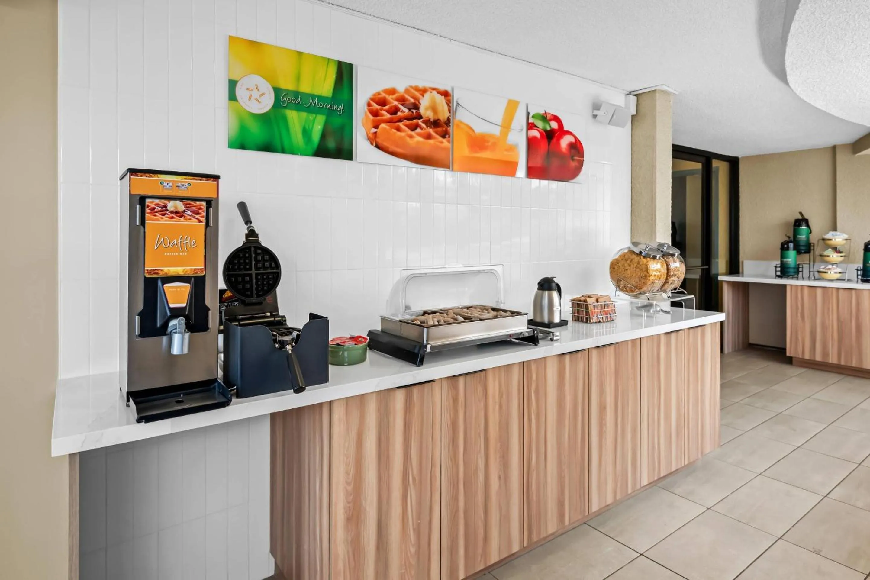 Breakfast in Quality Inn & Suites Hermosa Beach