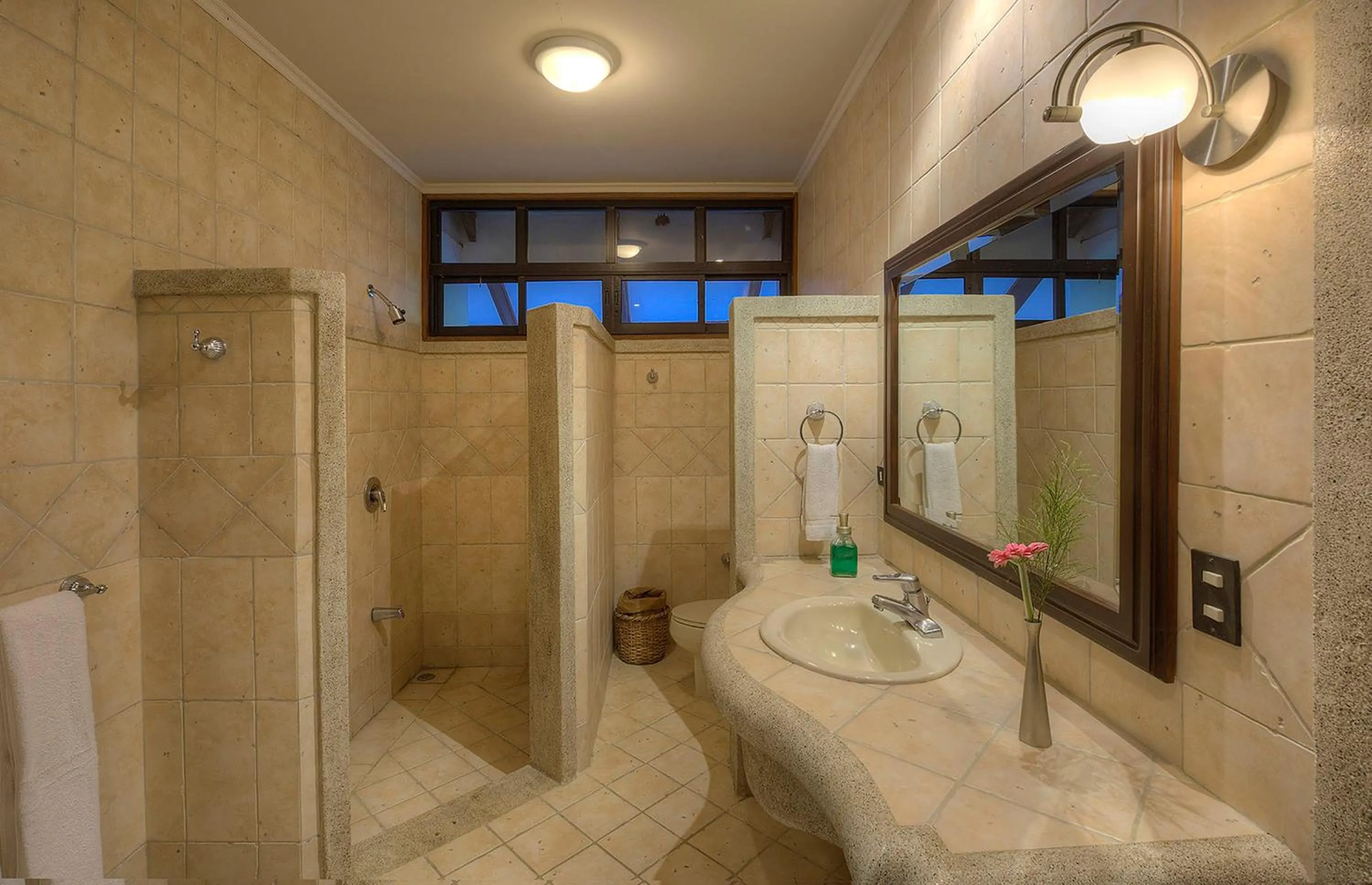 Shower in Hacienda La Pacífica Eco-Lodge