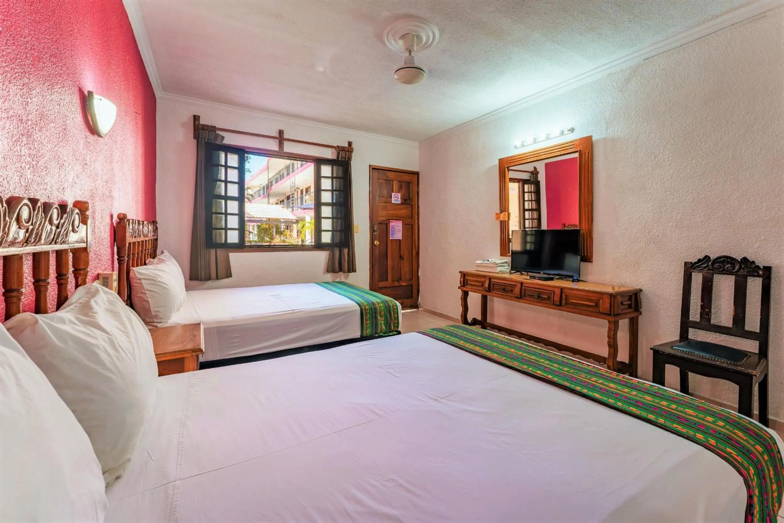 Photo of the whole room, Bed in Hotel San Juan Mérida