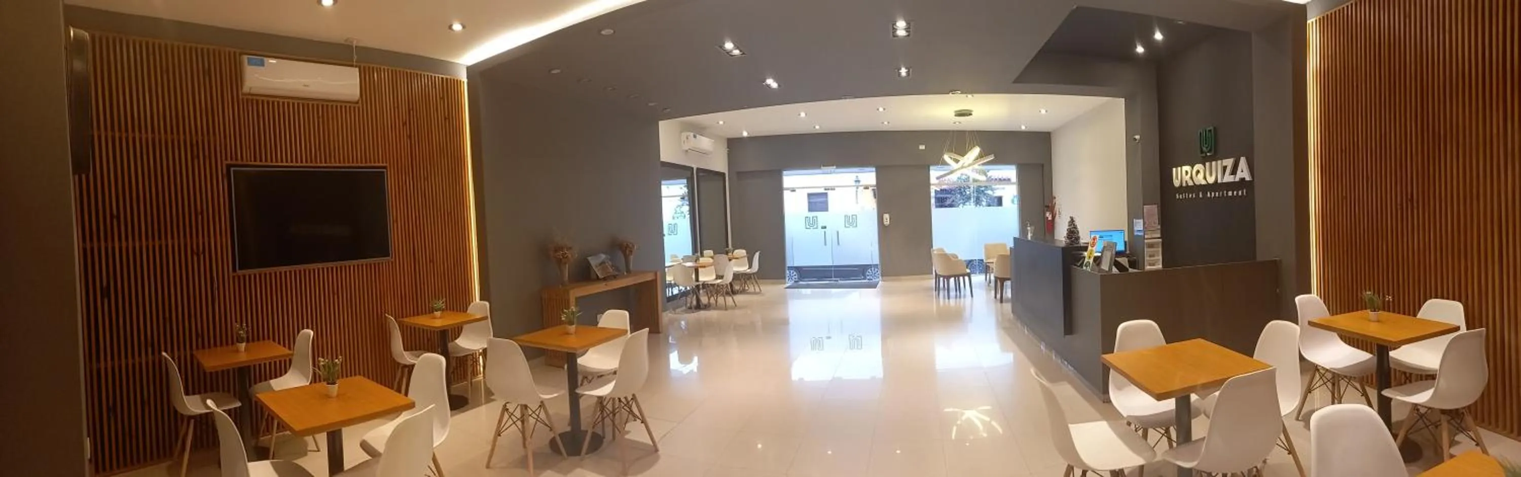 Communal lounge/ TV room in Urquiza Suites Salta