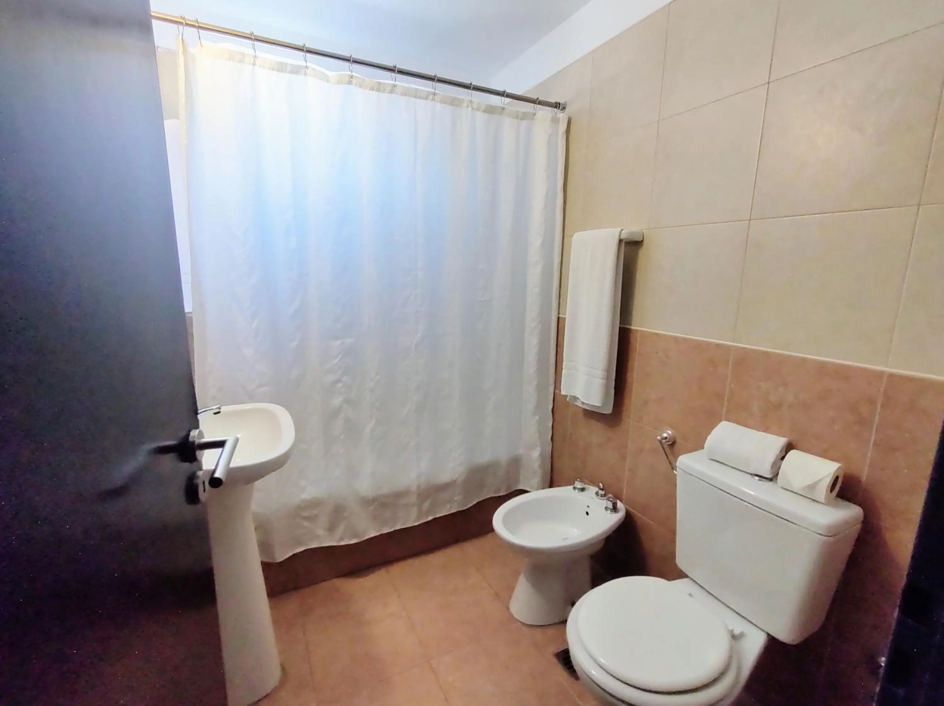 Toilet in Urquiza Suites Salta