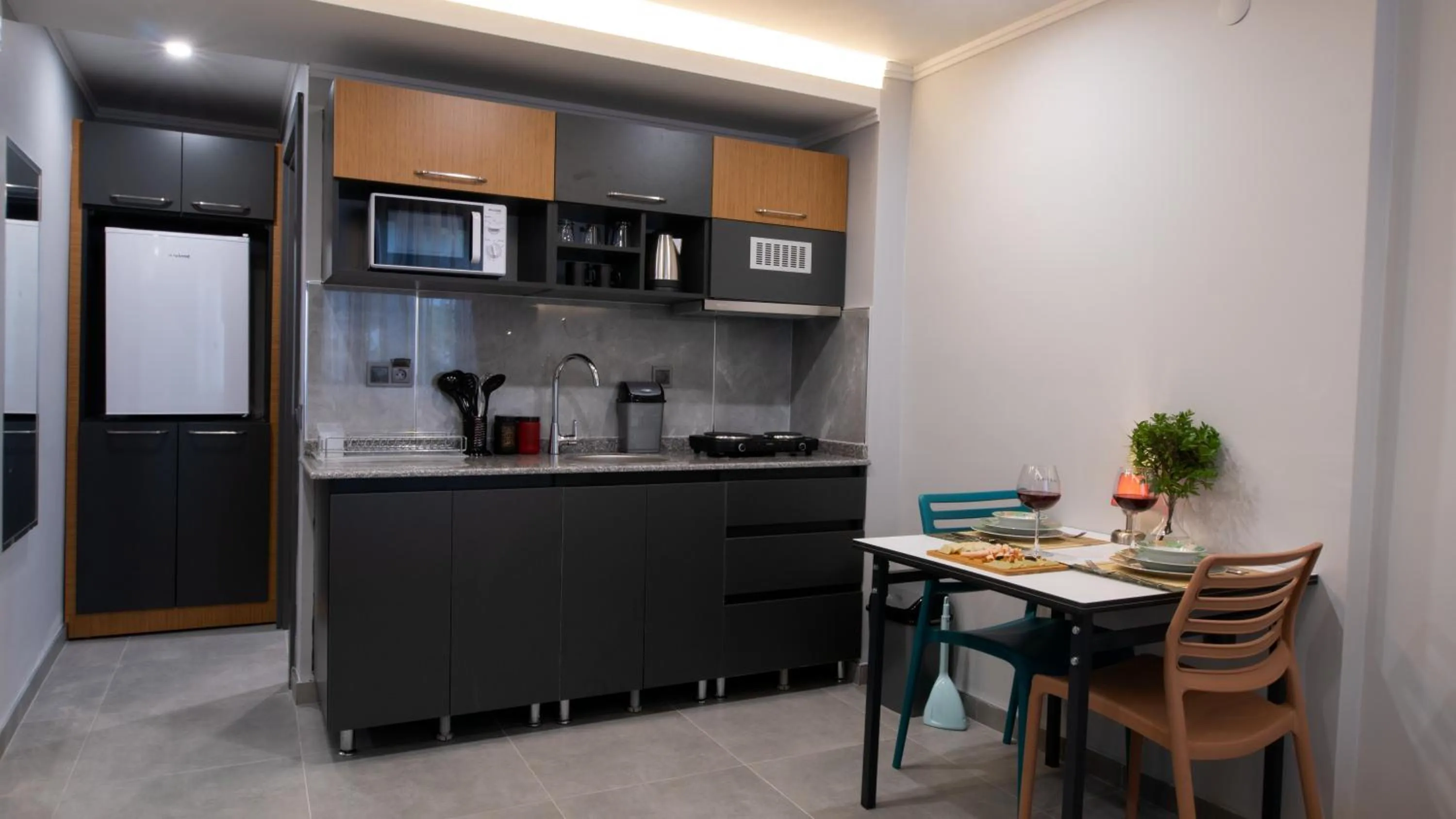 Kitchen or kitchenette in OPERA SUITES Apart Hotel