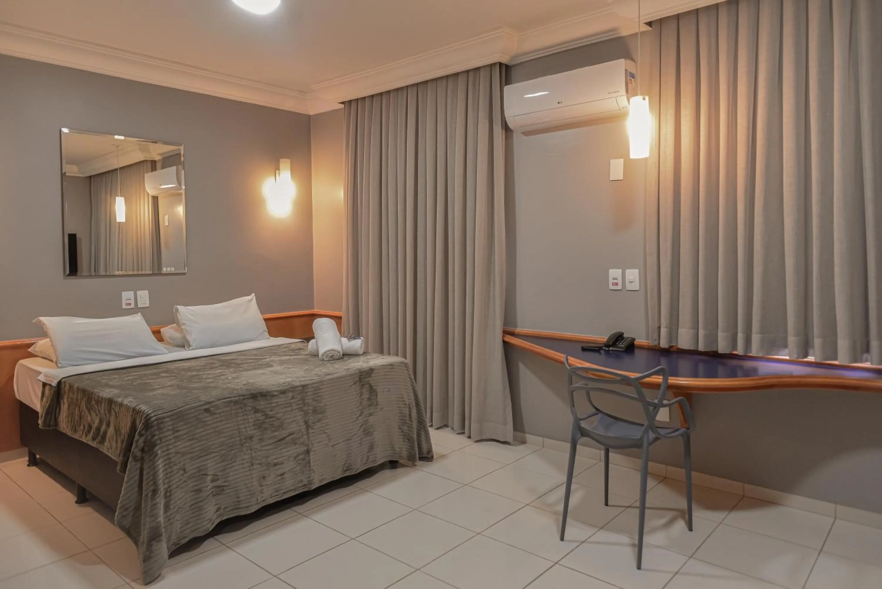 Photo of the whole room, Bed in Honorato Hotel by - Easy Hotéis