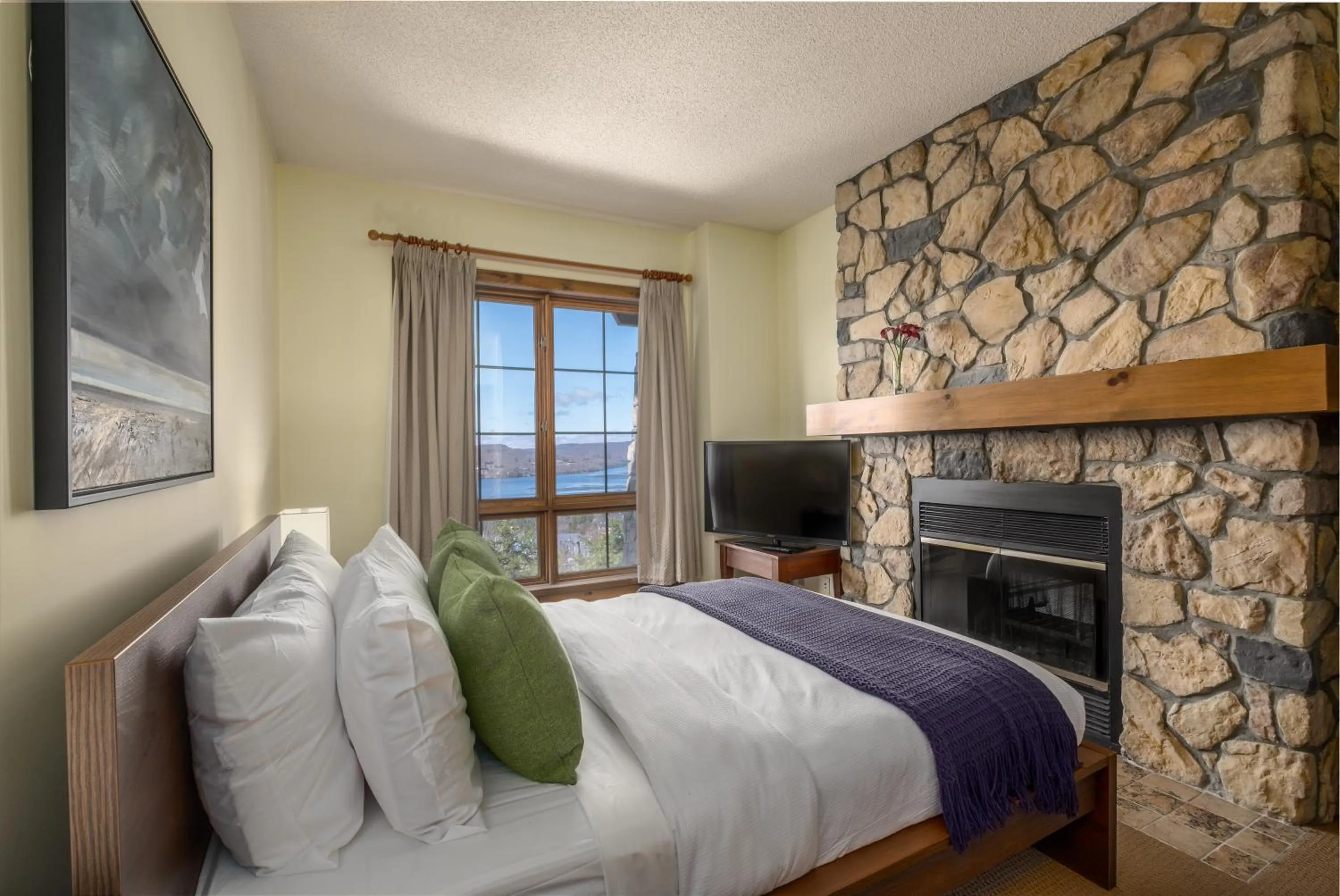 Bed in L'Équinoxe Rendez-Vous Mont-Tremblant