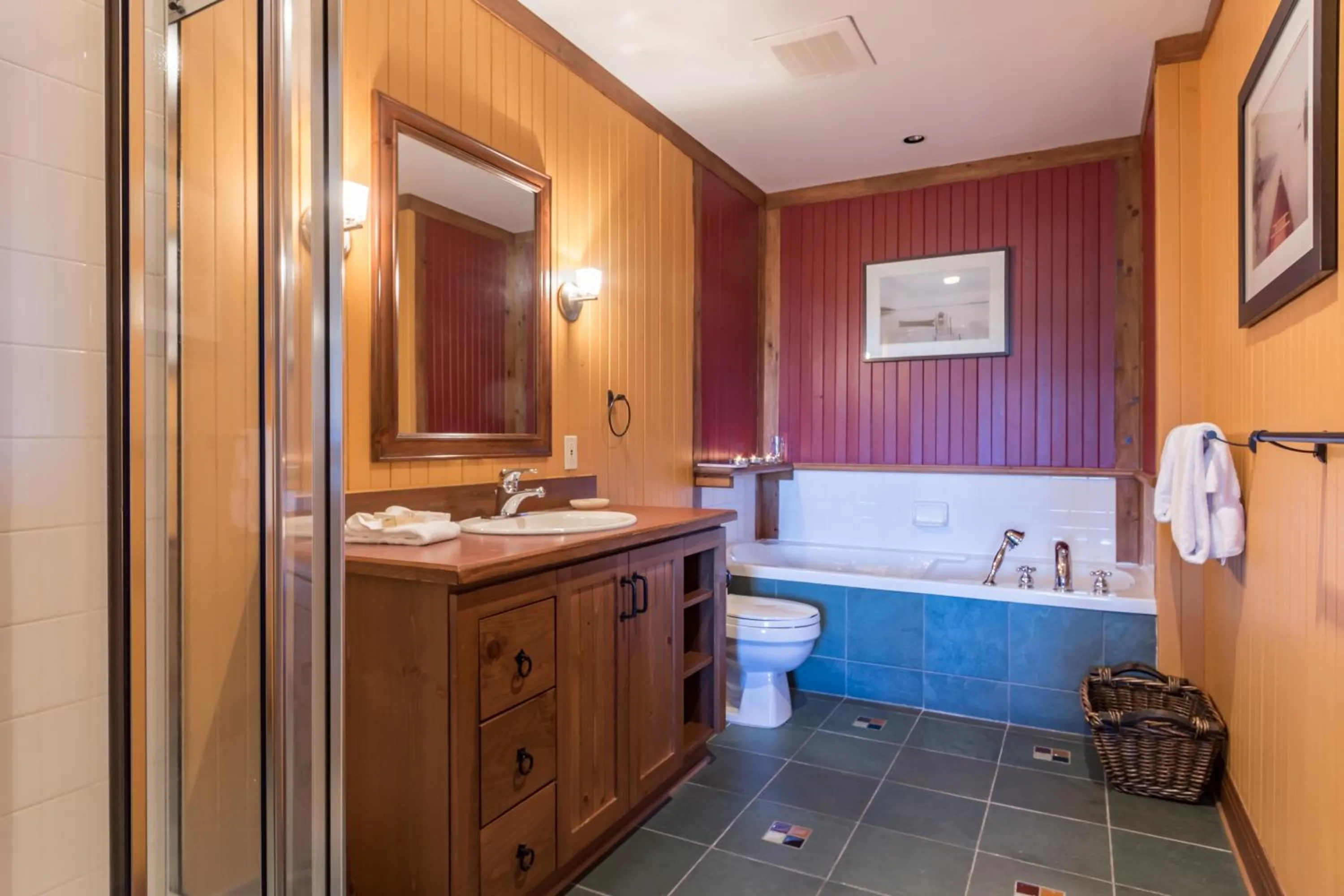 Bathroom in L'Altitude by Rendez-Vous Mont-Tremblant