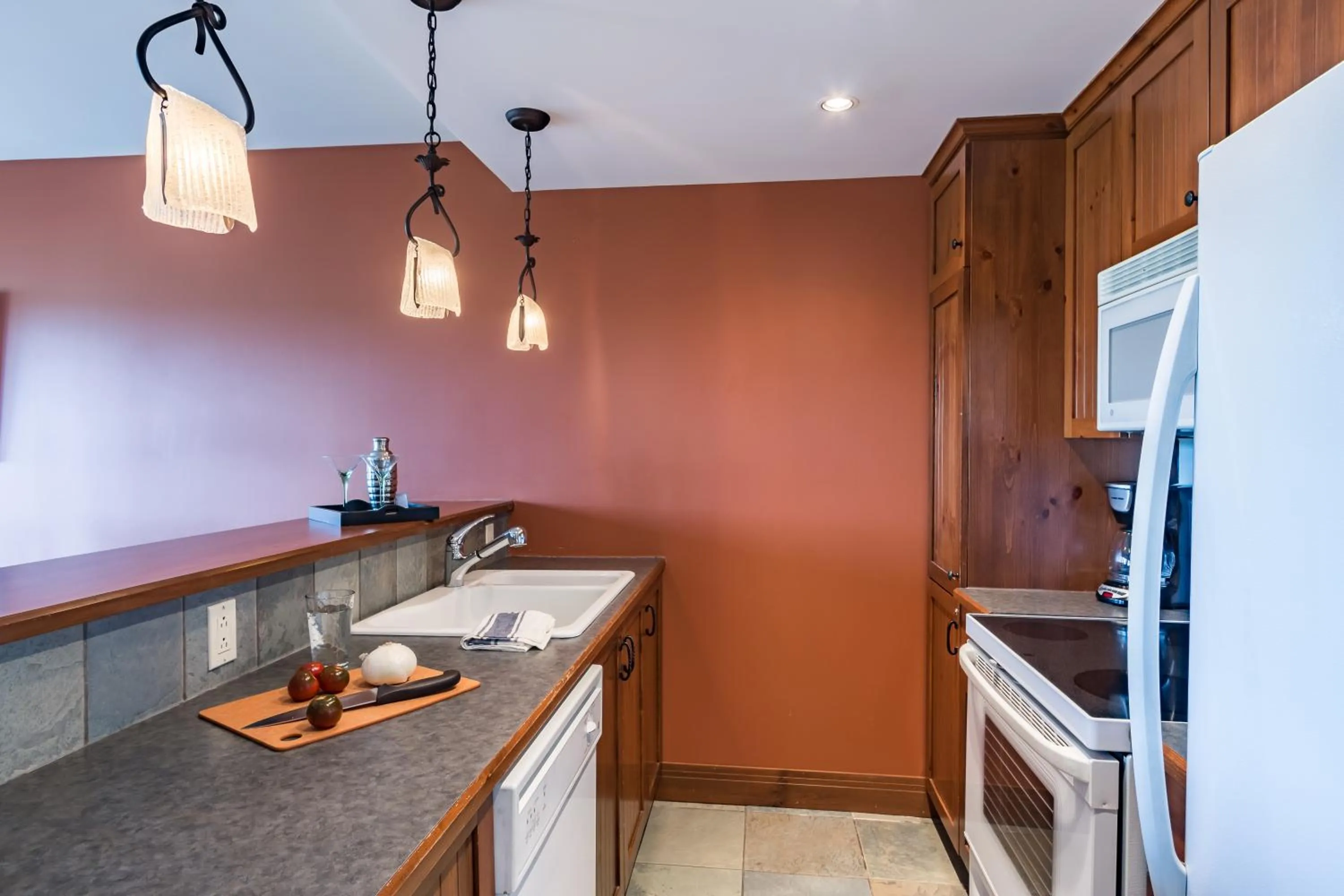 Kitchen or kitchenette in L'Altitude by Rendez-Vous Mont-Tremblant