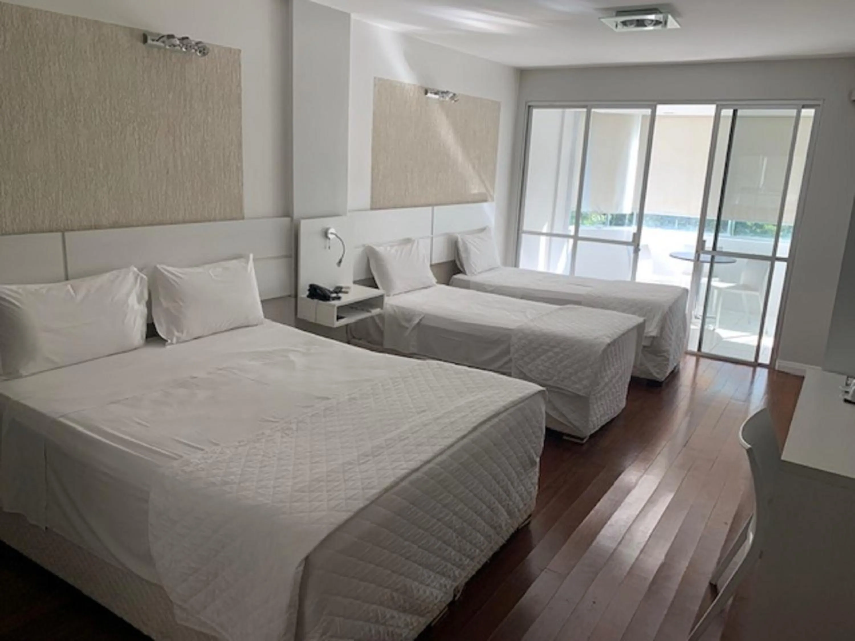 Bedroom, Bed in Emirates Hotel & Suites