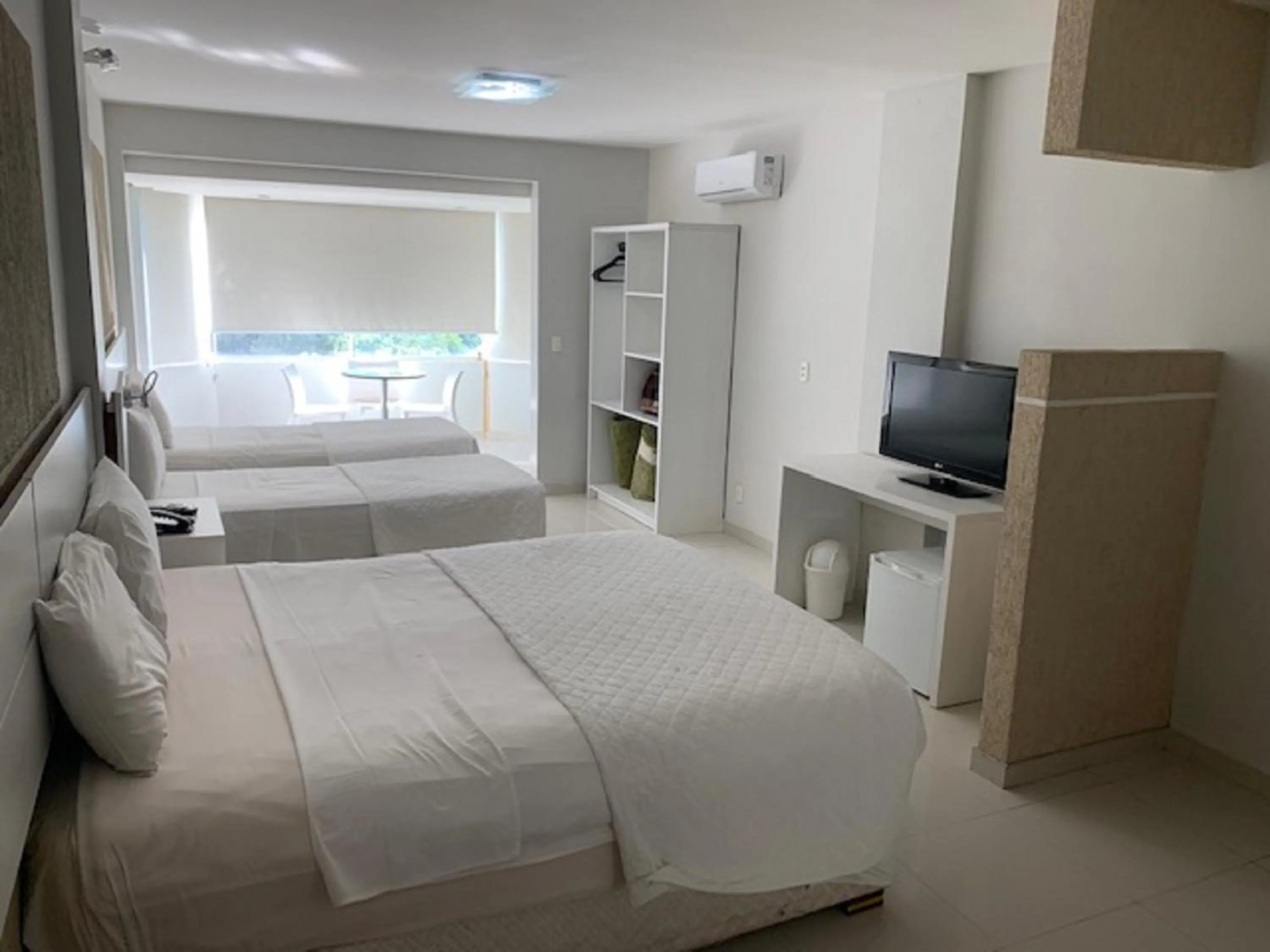 Bedroom, Bed in Emirates Hotel & Suites