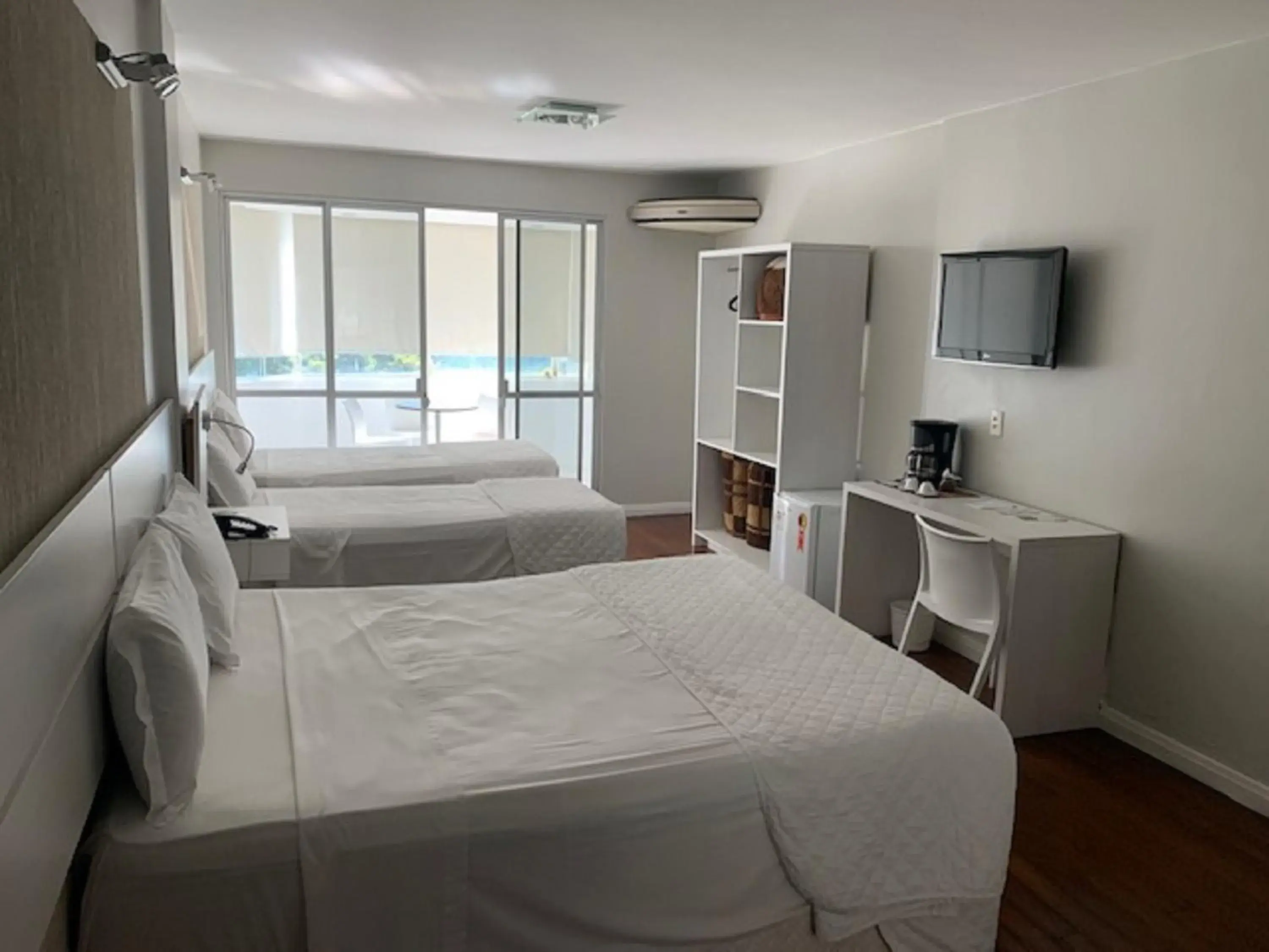 Luxury Quadruple Room in Emirates Hotel & Suites Luxury Quadruple Room in Emirates Hotel & Suites