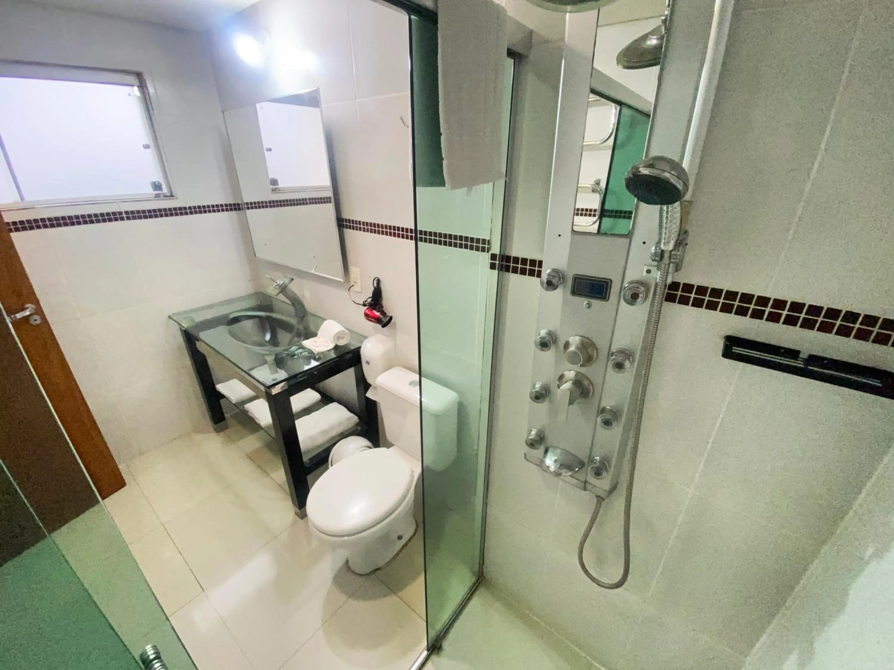 Emirates Hotel & Suites