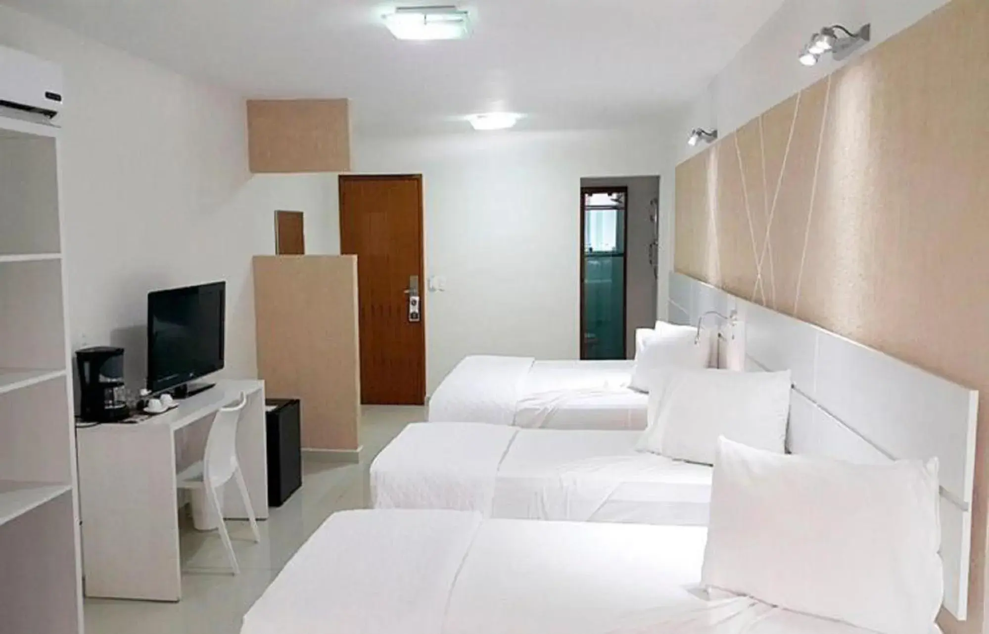 Deluxe Triple Room in Emirates Hotel & Suites Deluxe Triple Room in Emirates Hotel & Suites