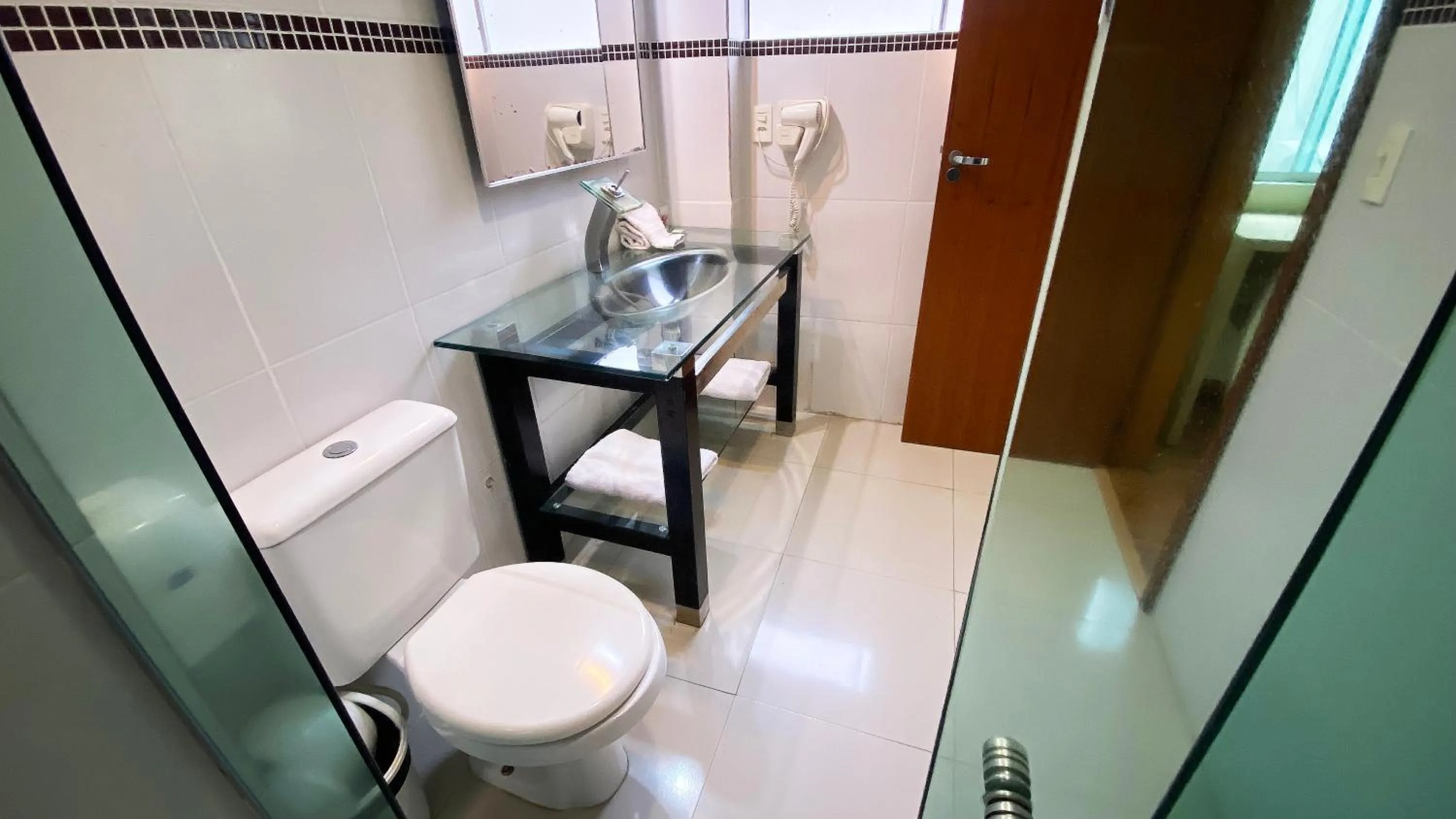 Emirates Hotel & Suites