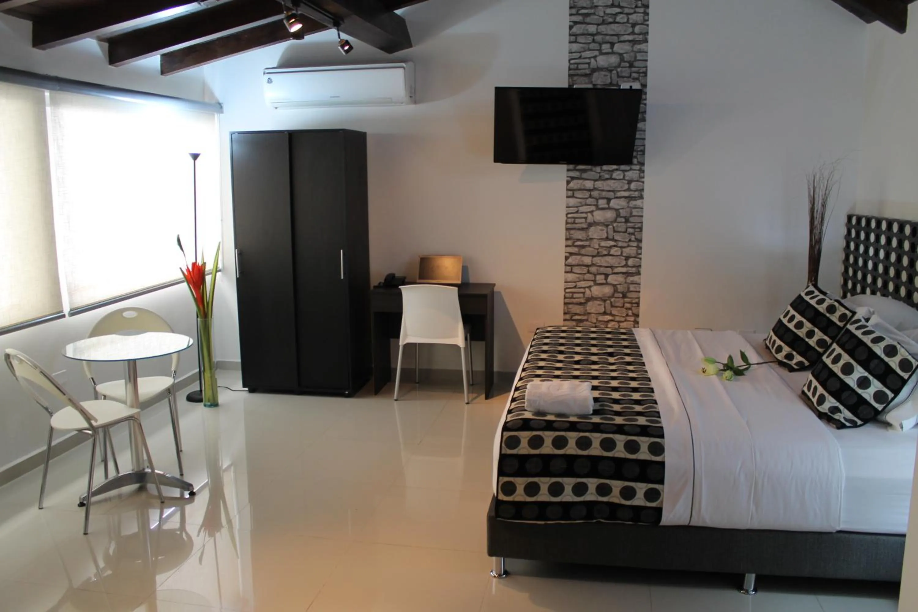 Seating area, Bed in La Cabrera Hotel Boutique