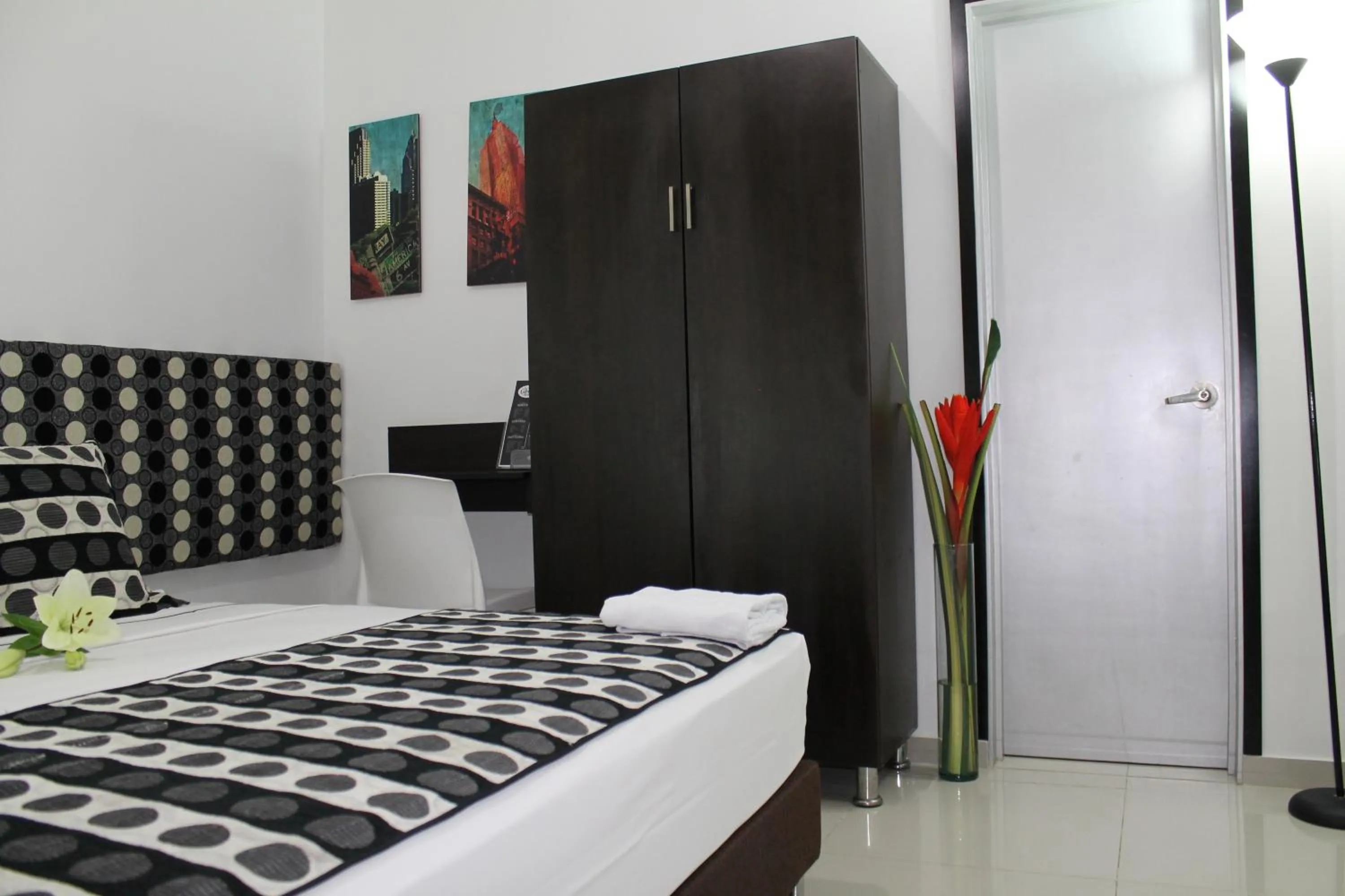 Seating area, Bed in La Cabrera Hotel Boutique