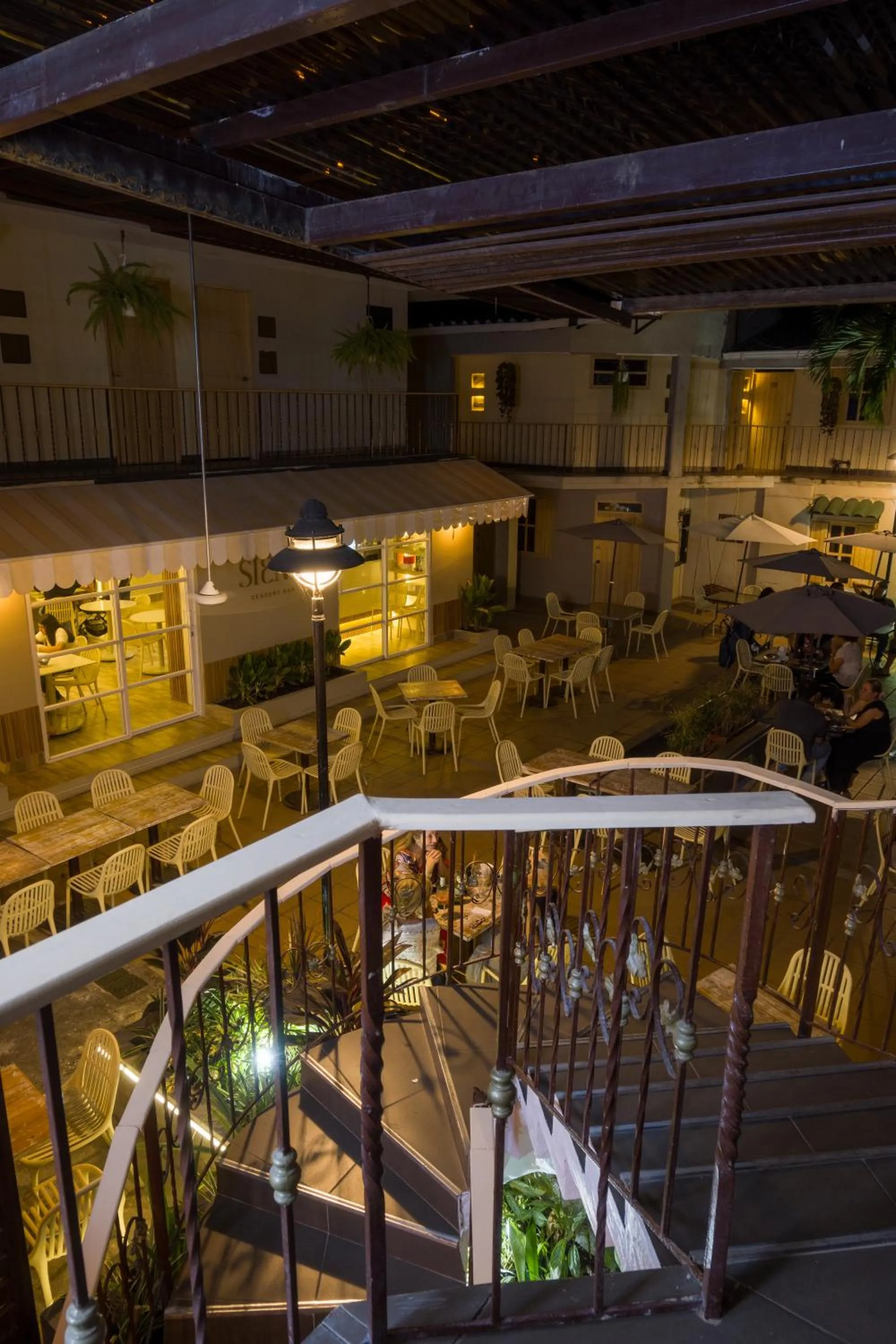 Restaurant/places to eat in Corona Real