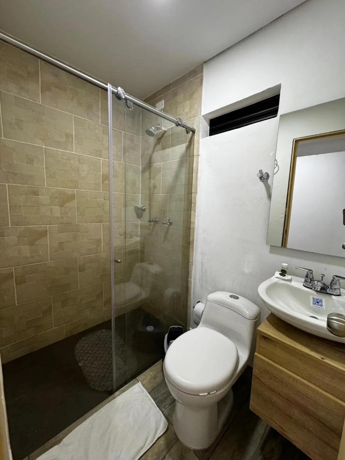 Shower in Corona Real