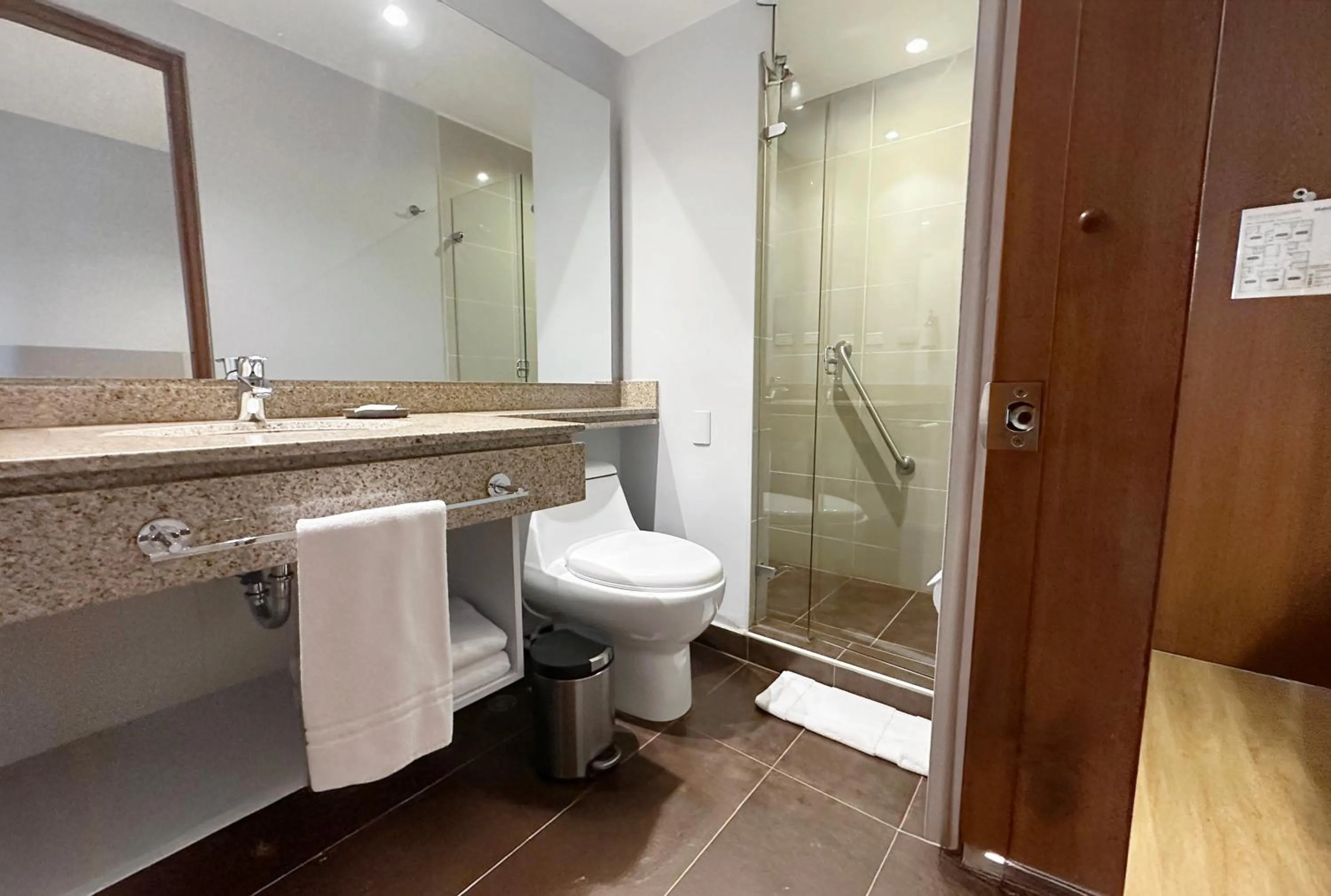 Toilet in Hotel Habitel Select