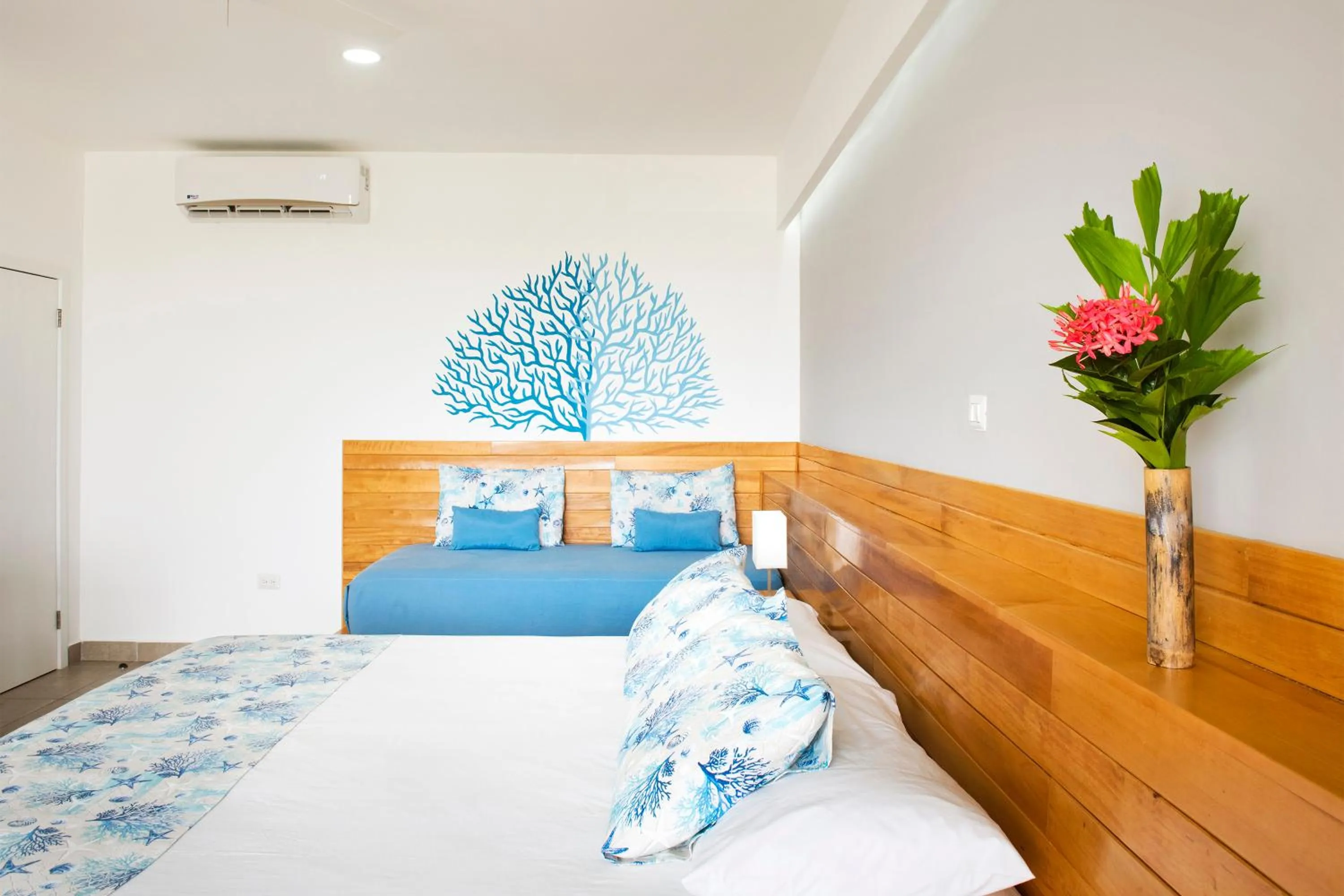 Decorative detail, Bed in Naboo Resort & Dive Center - Adults Only