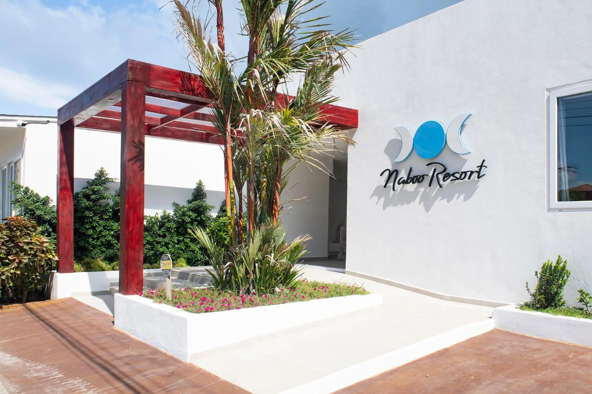 Facade/entrance in Naboo Resort & Dive Center - Adults Only