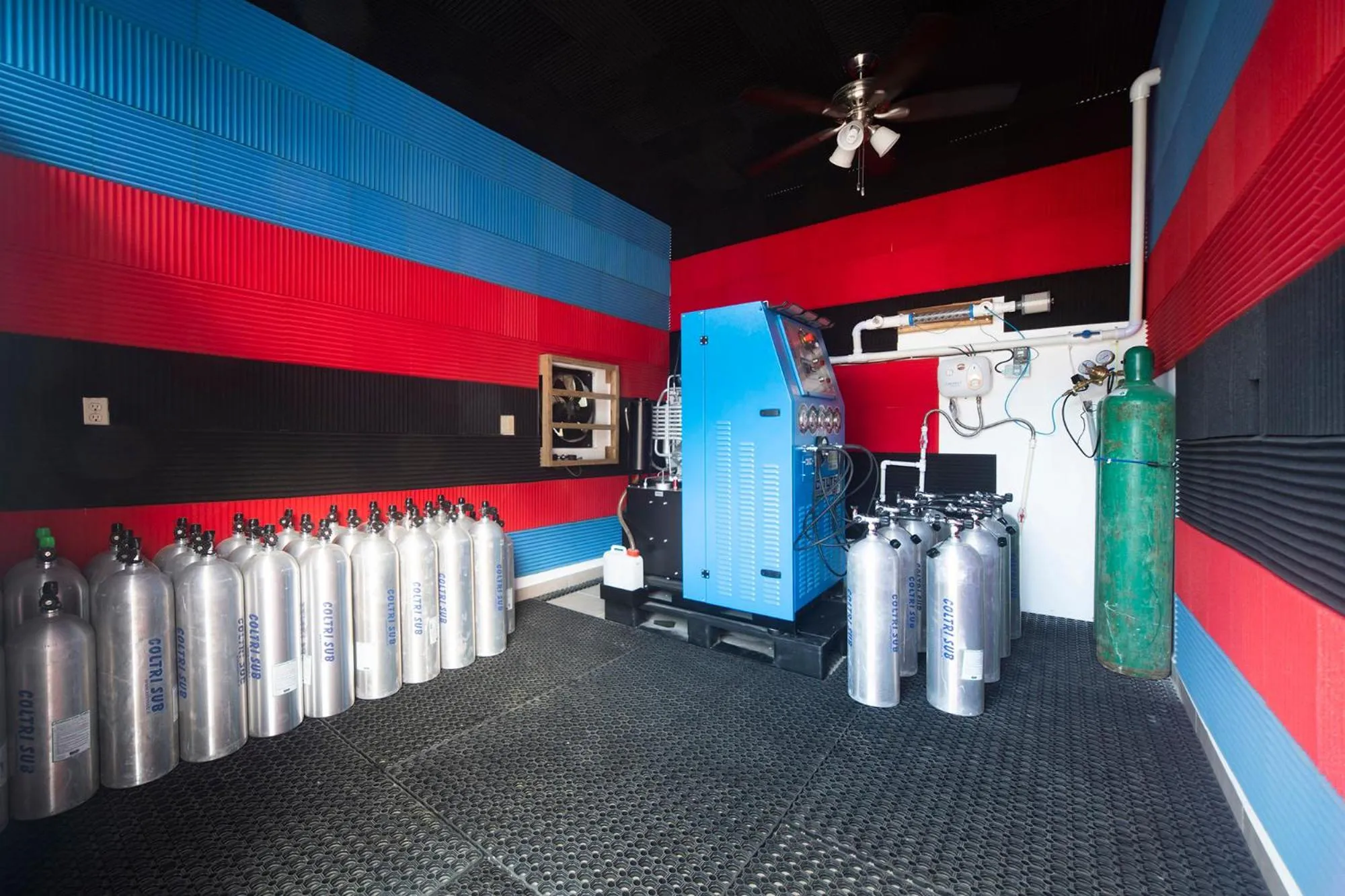 Diving in Naboo Resort & Dive Center - Adults Only