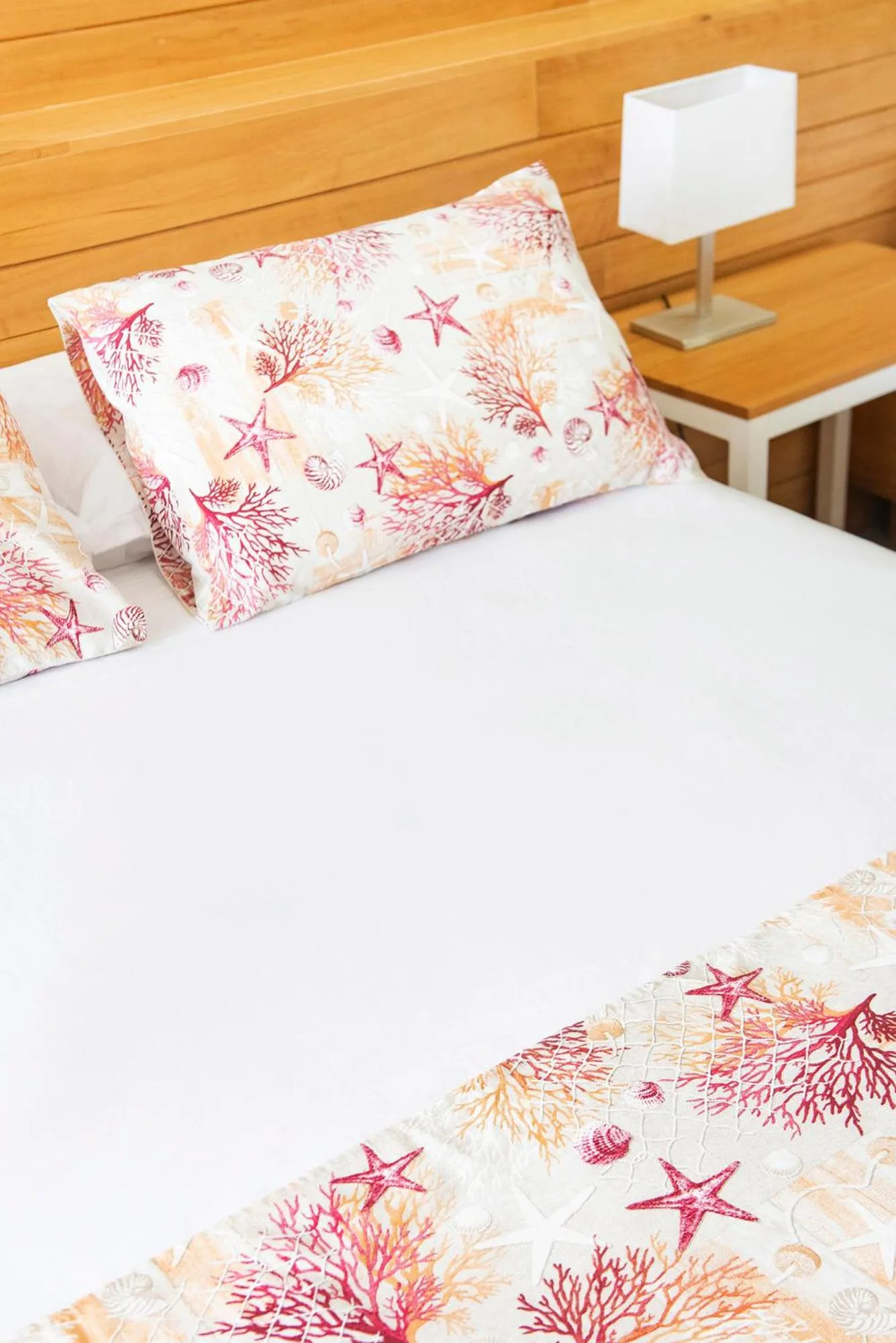 Decorative detail, Bed in Naboo Resort & Dive Center - Adults Only