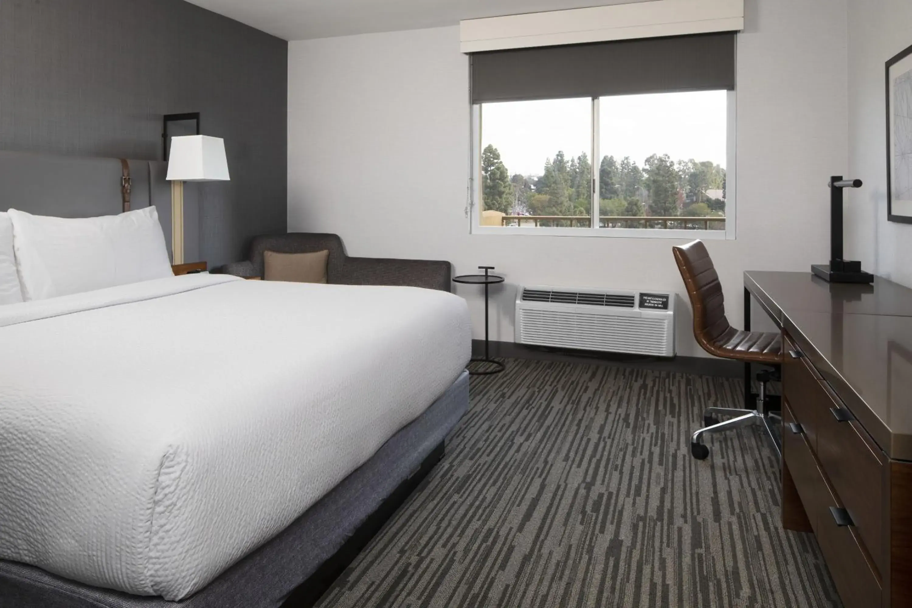 King Room in Four Points by Sheraton Los Angeles Westside King Room in Four Points by Sheraton Los Angeles Westside