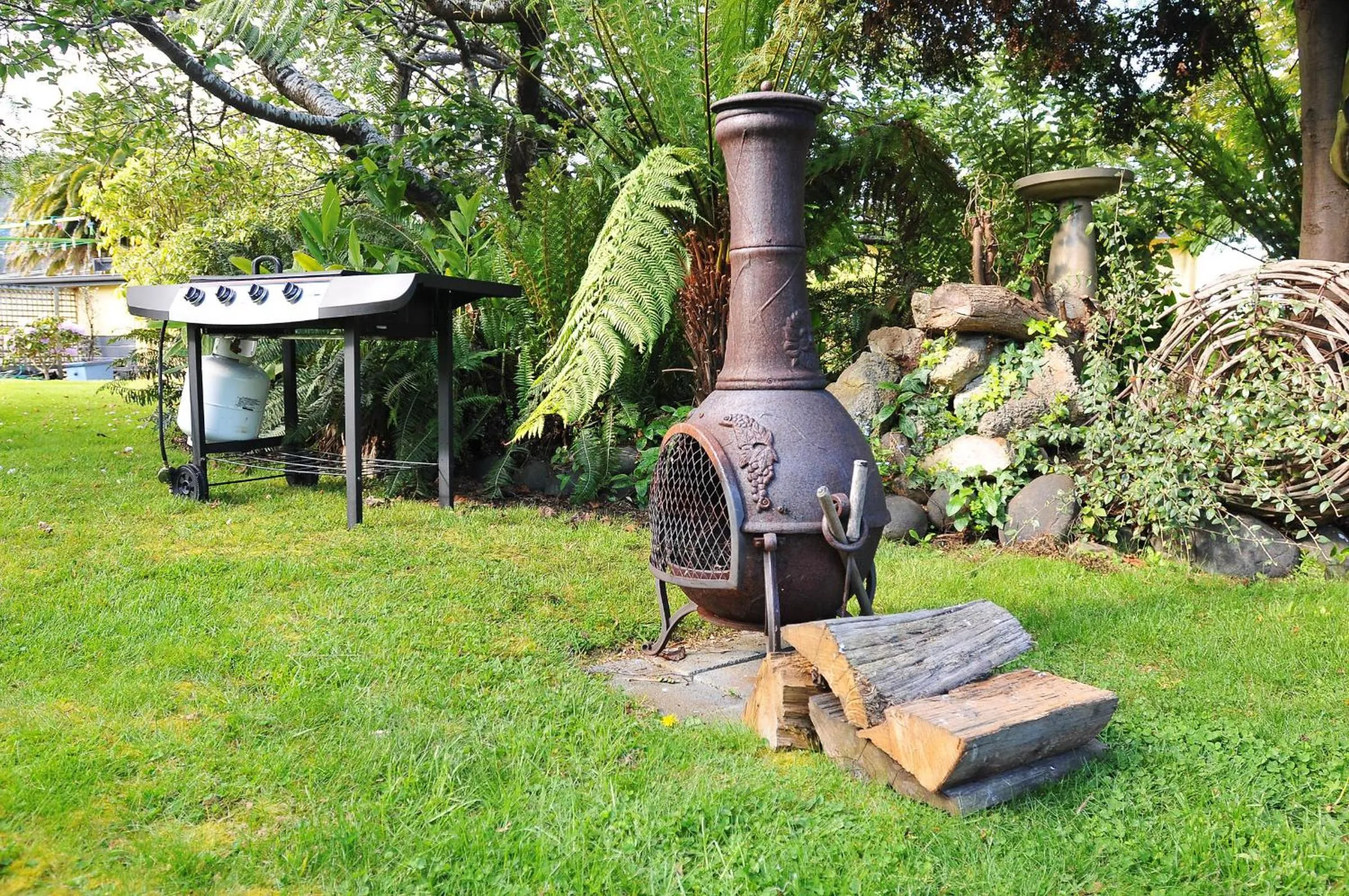 Garden in Smugglers Rest Apartments Dover